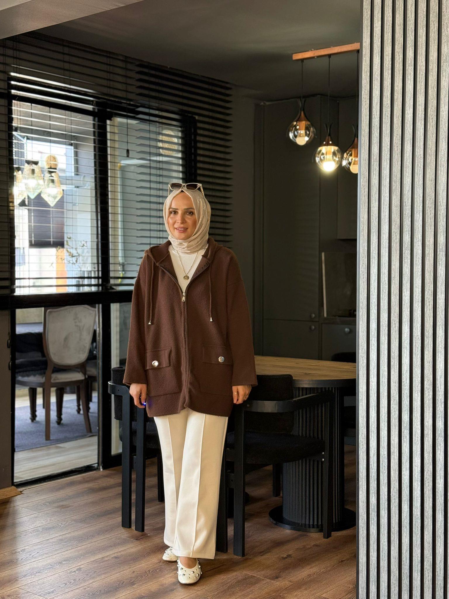 44079 CEPLİ TRİKO HIRKA KAHVE STD