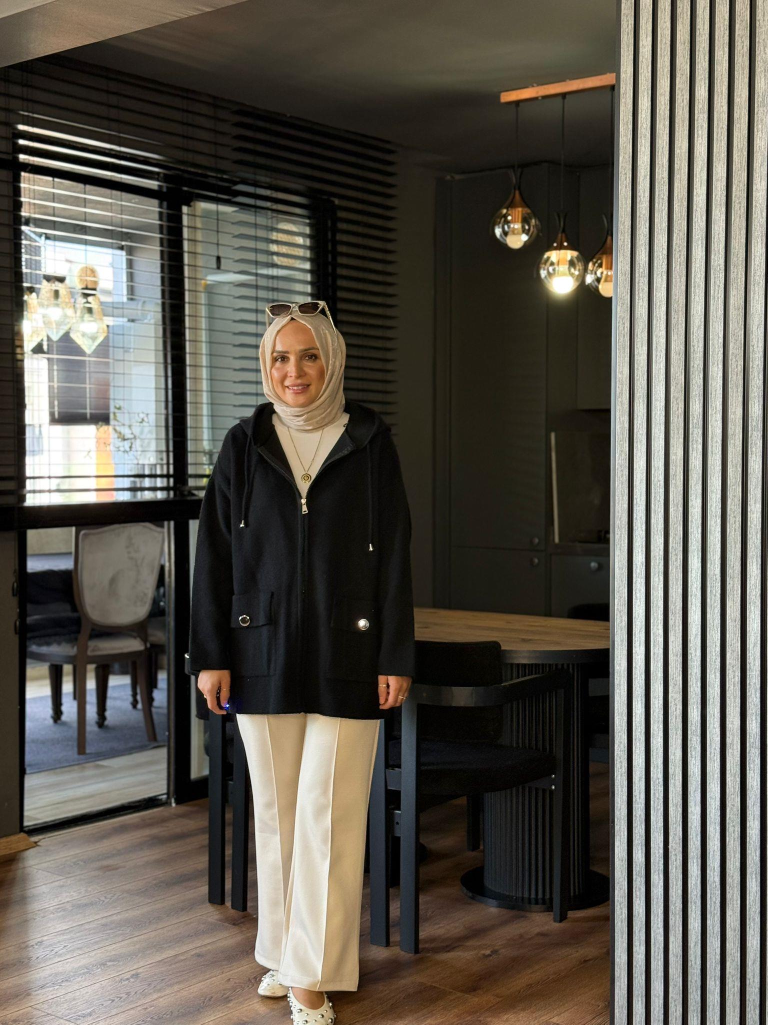 44079 CEPLİ TRİKO HIRKA SİYAH STD