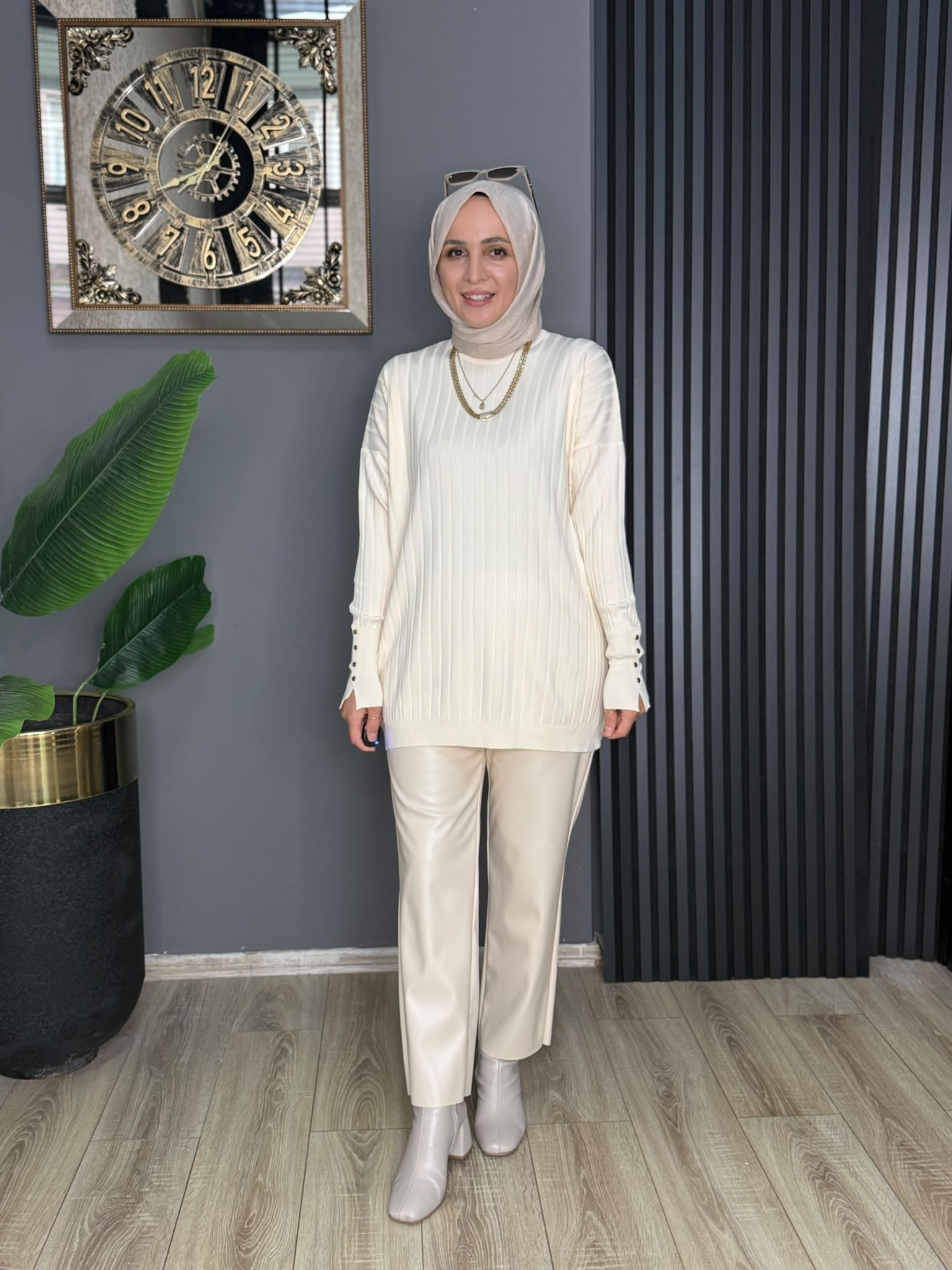 44258 DÜĞME DETAY FİTİLLİ MERSERİZE KREM 