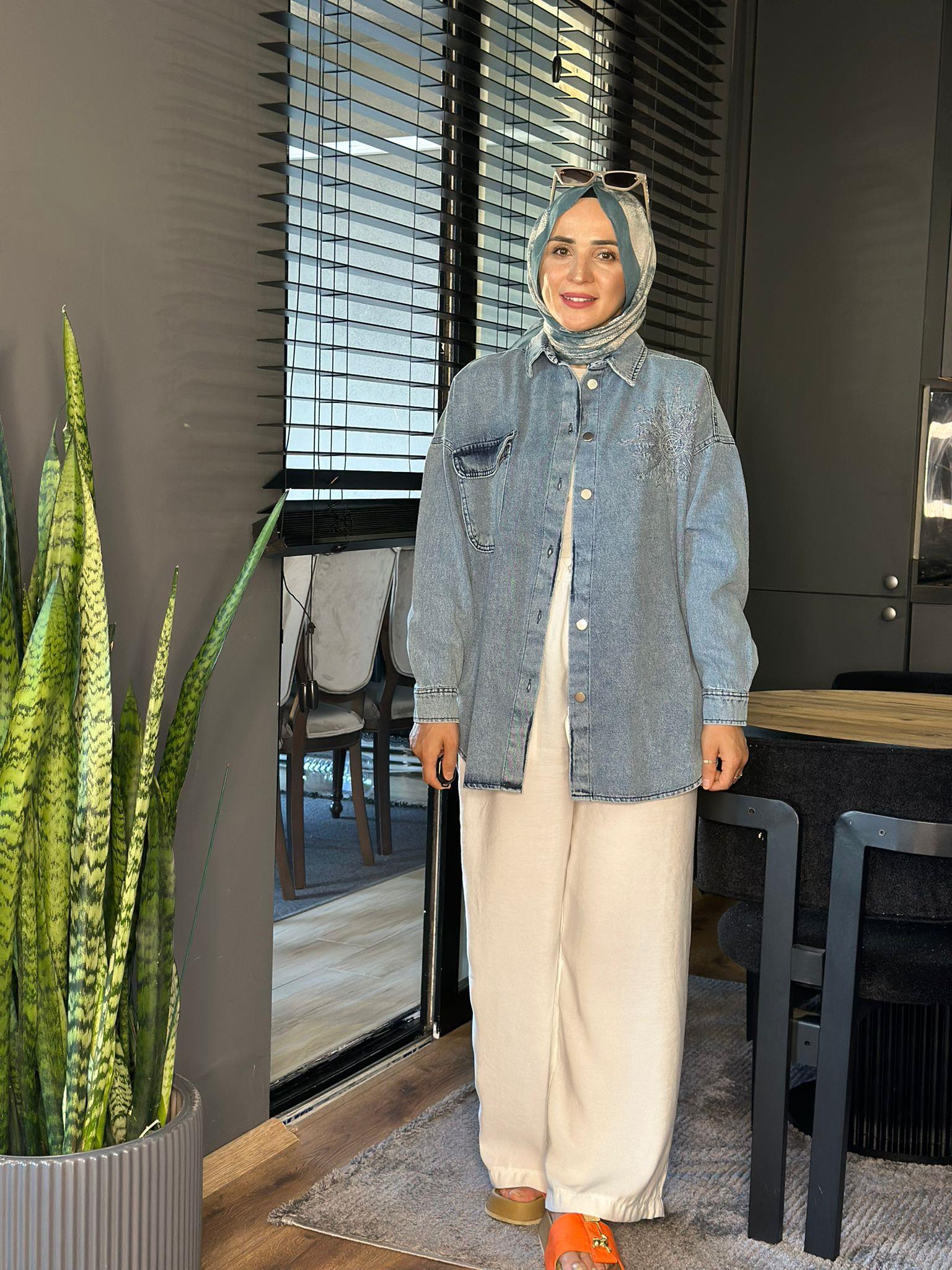 8991 NAKIŞ İŞLEMELİ MAVİ KOT CEKET