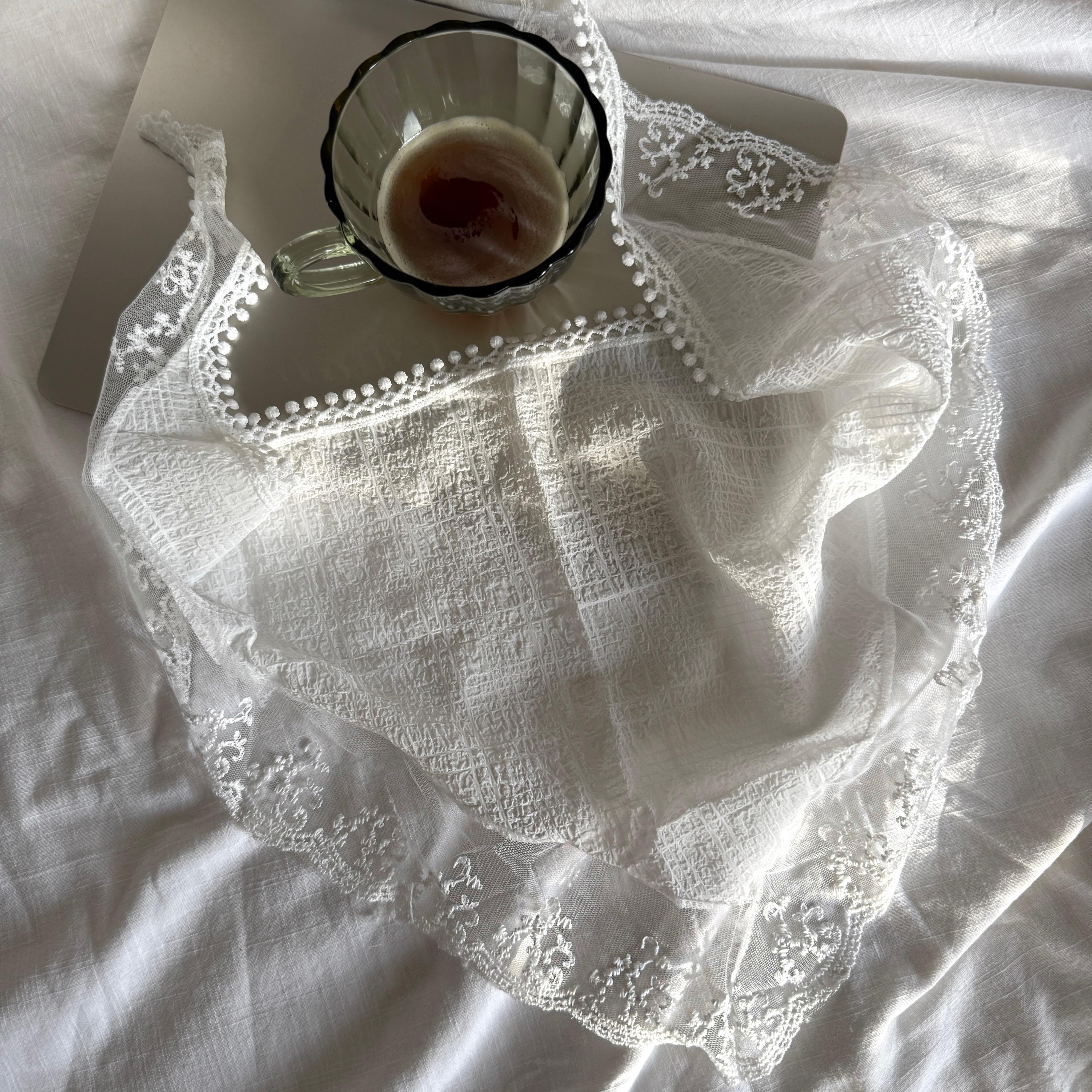 Beyaz Dantelli Üçgen Bandana