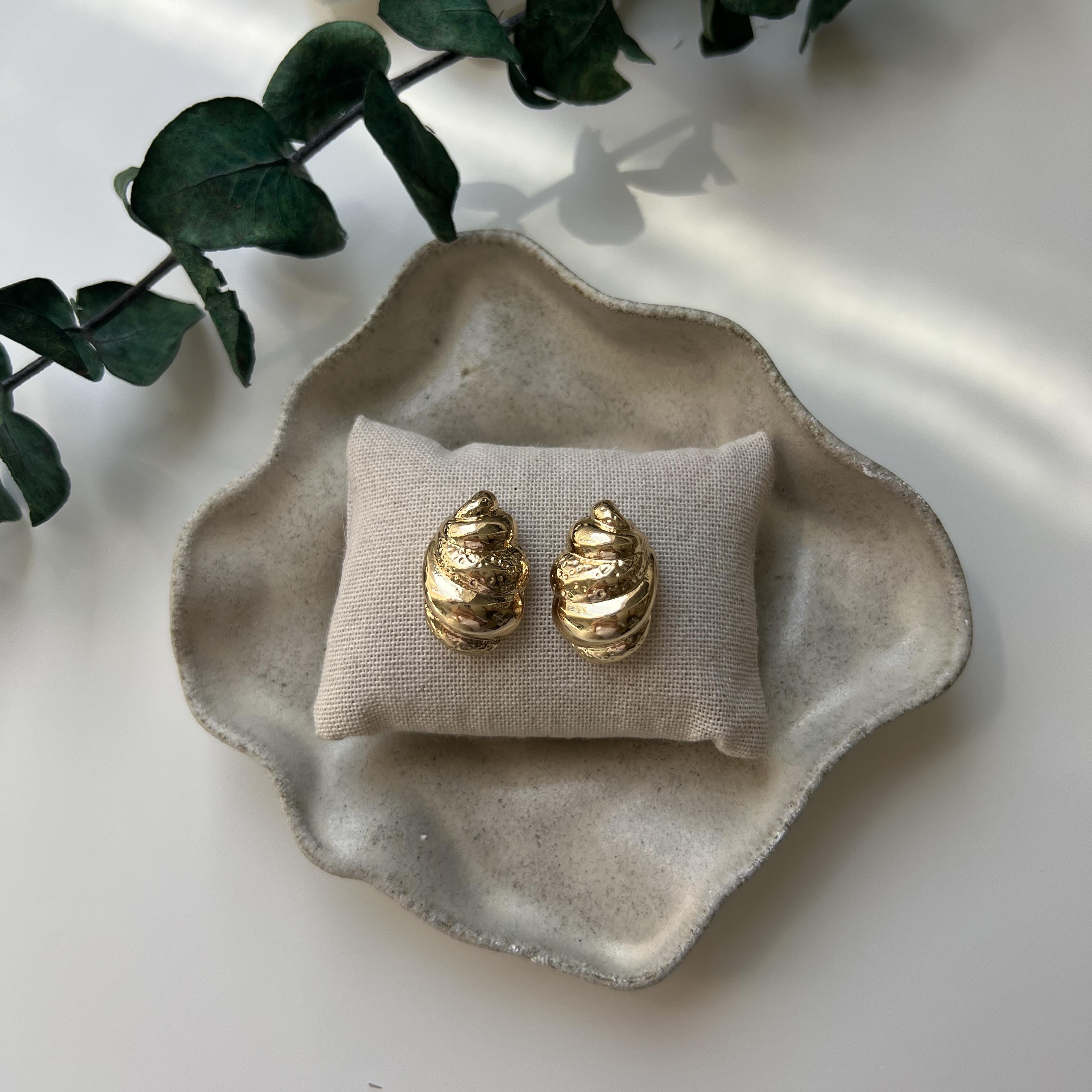 Gold Dokulu Deniz Kabuğu Küpe