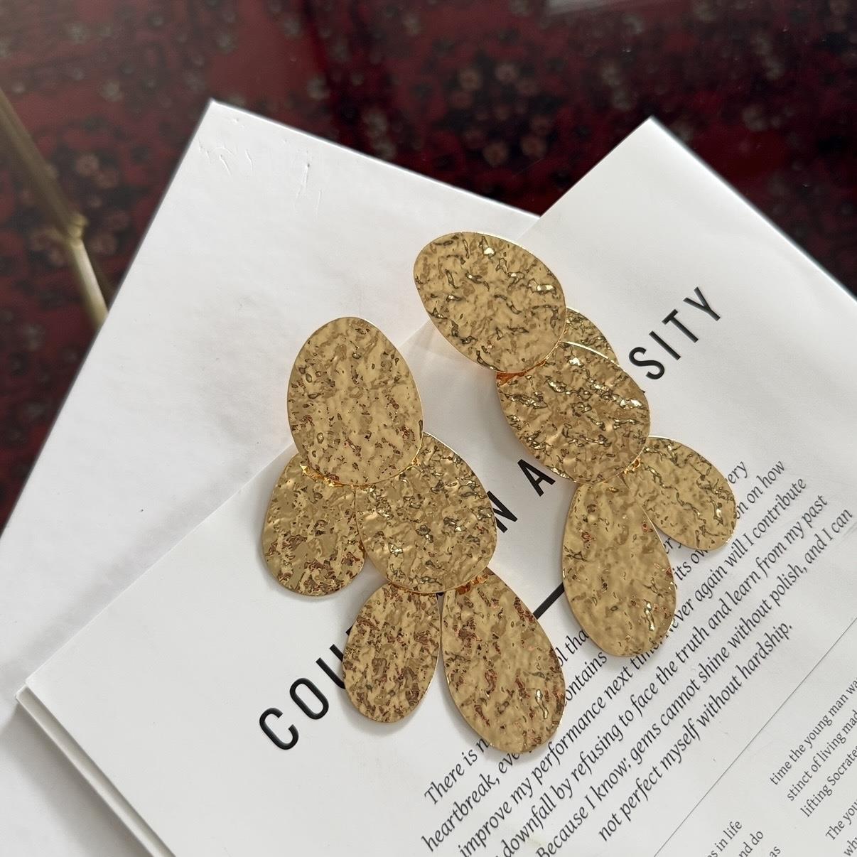 Gold Ezme Sallantılı Küpe