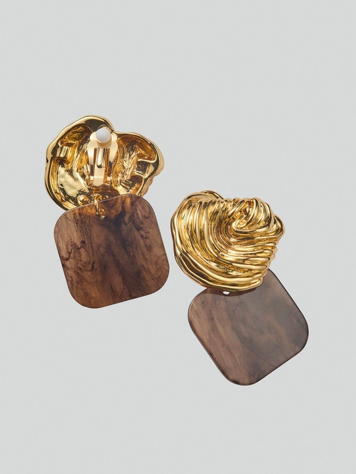 Marka Gold Detaylı Kemik Küpe