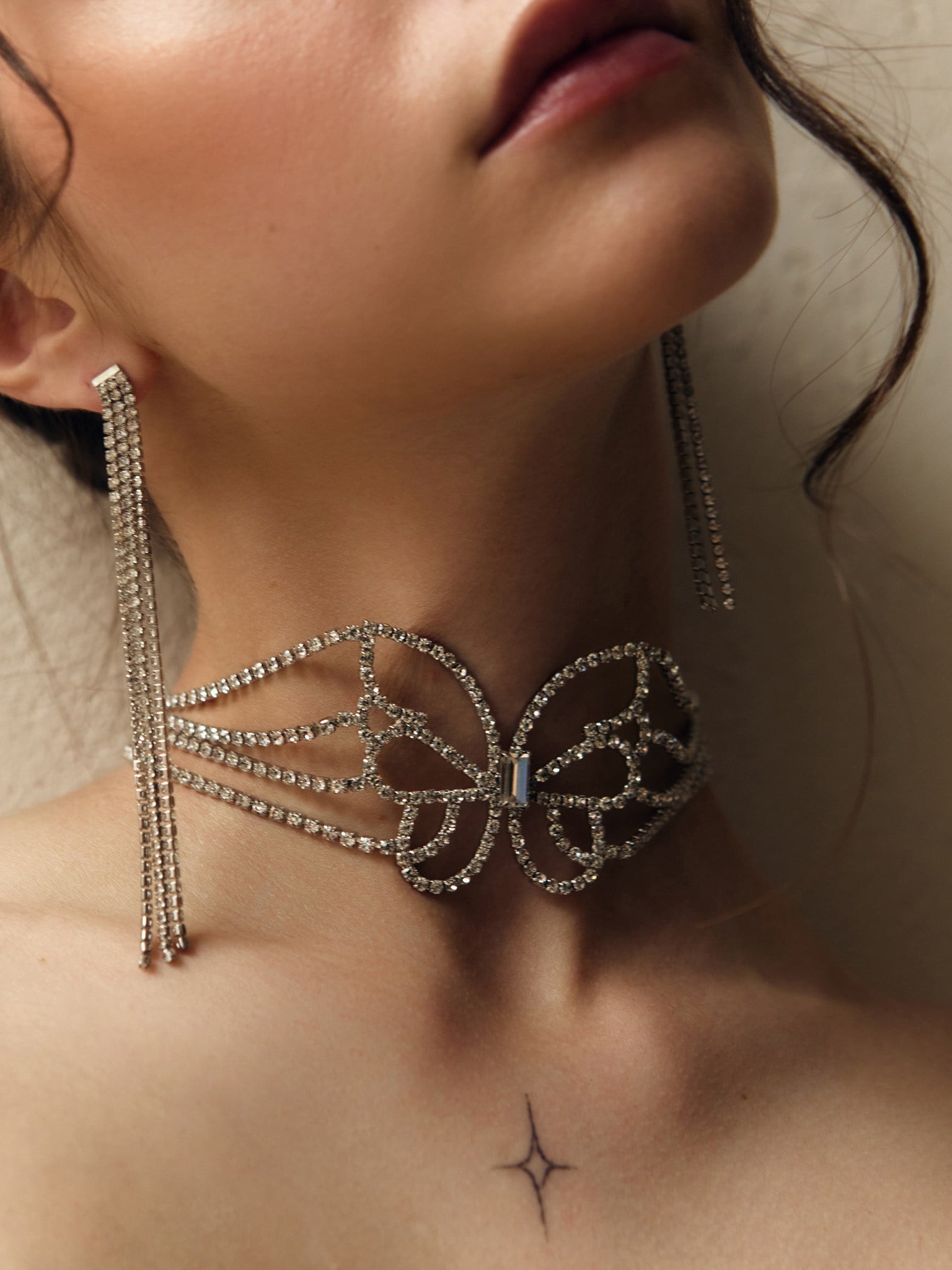 Marka Kristal Kelebek Choker Kolye