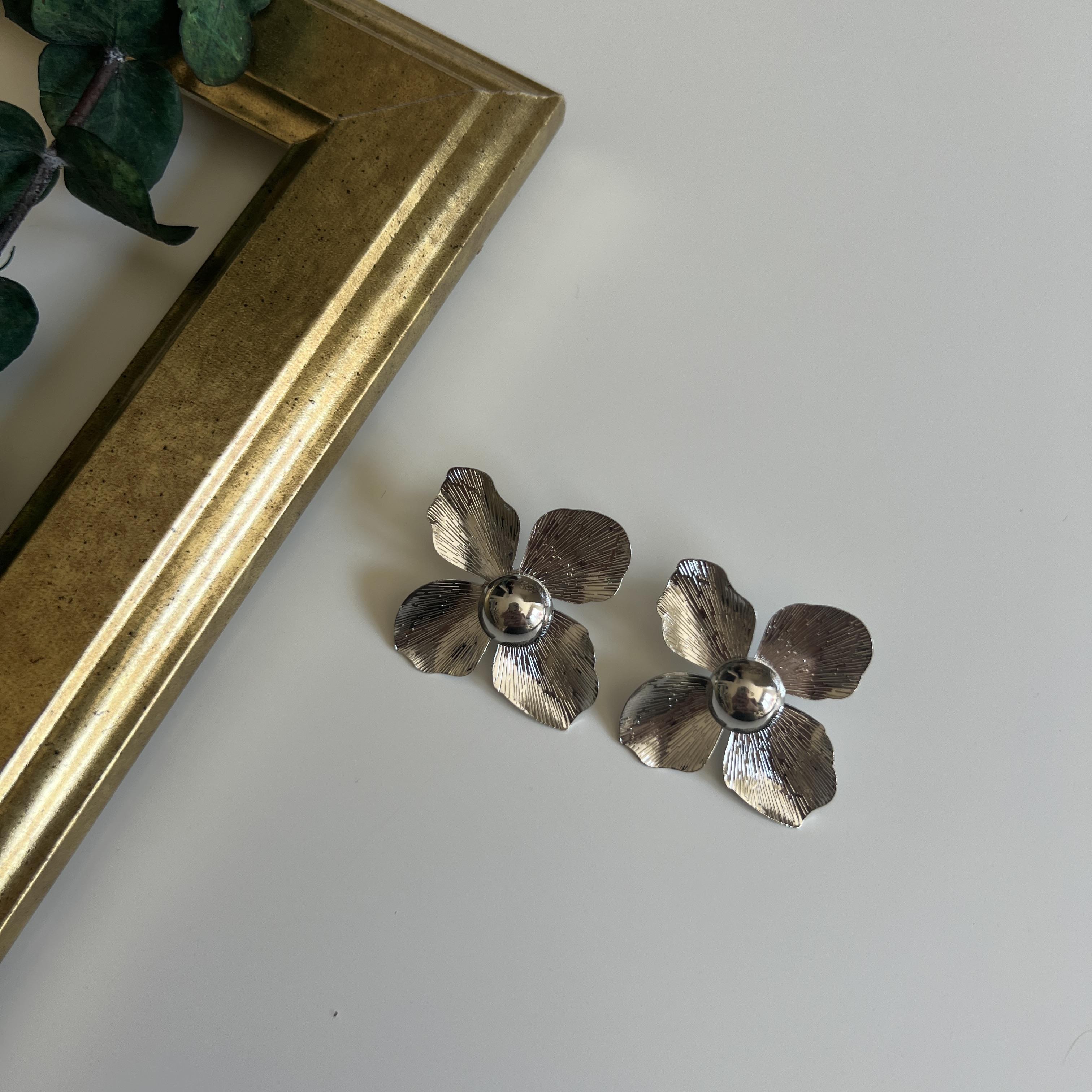 Silver Çiçek Küpe