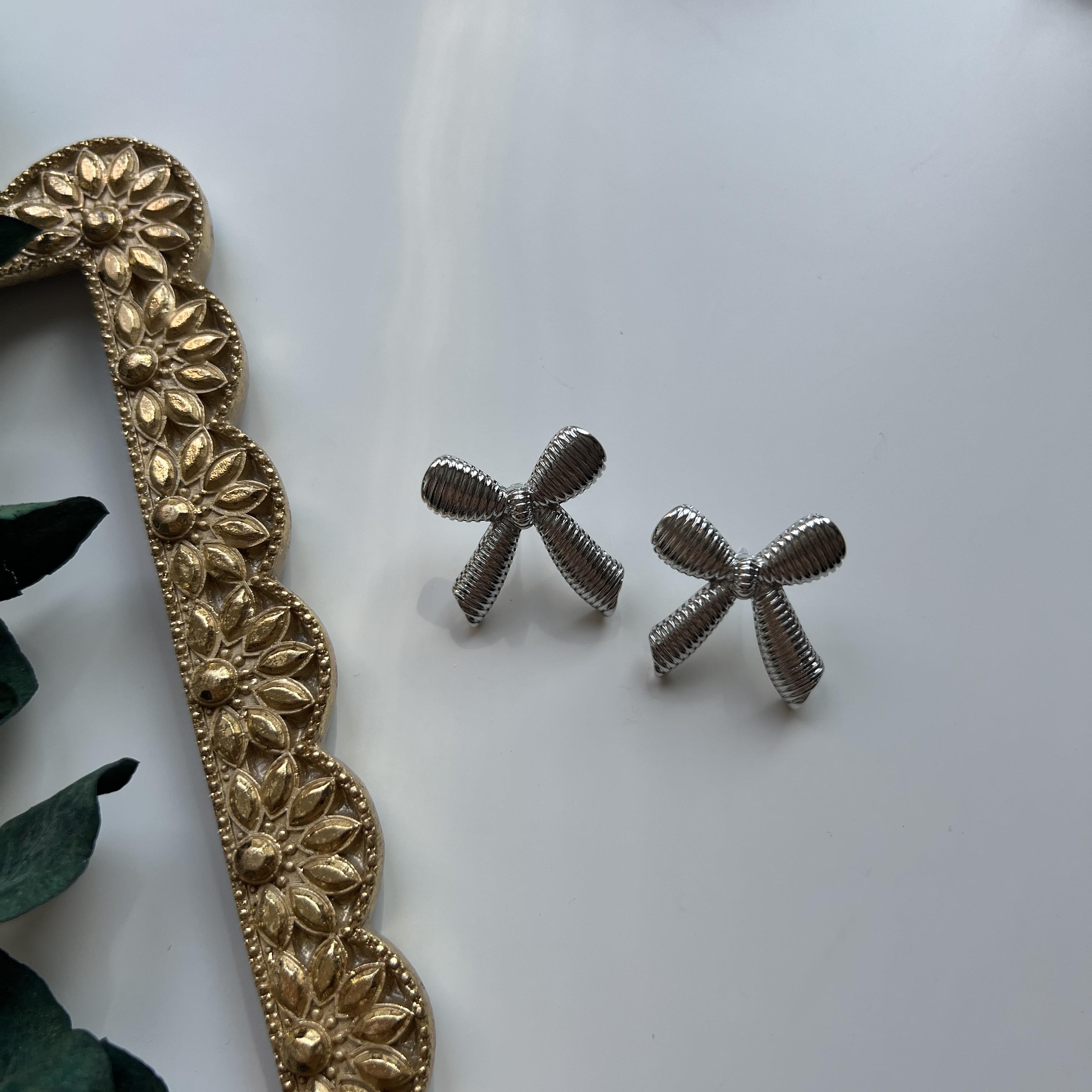 Silver Çizgili Fiyonk Küpe
