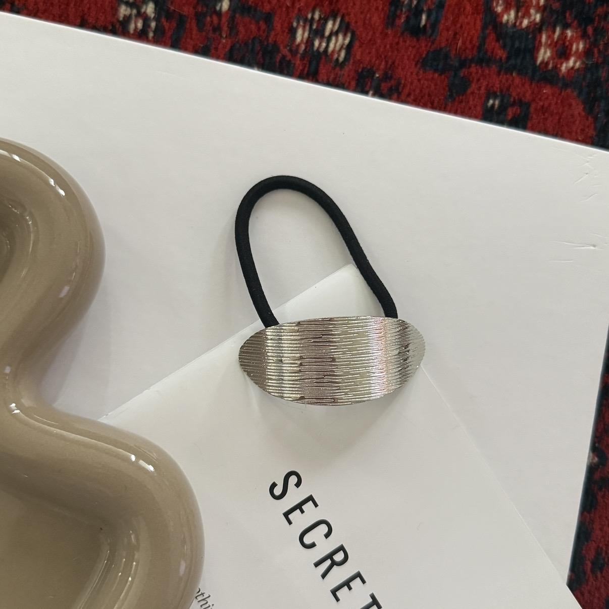 Silver Dokulu Oval Lastik Toka