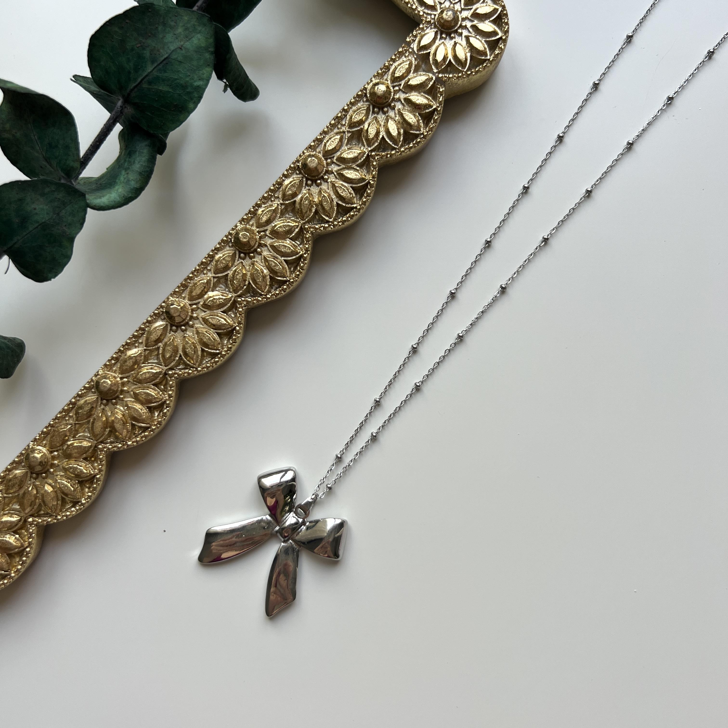 Silver Parlak Fiyonk Kolye