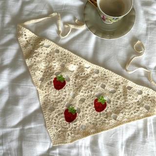 Çilek Desenli Üçgen Bandana