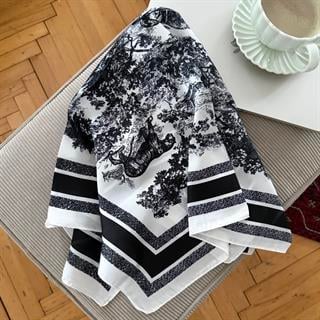 Marka Desenli Siyah Fular 70X70