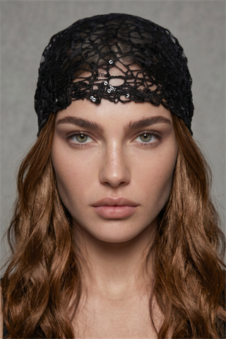 Siyah Pullu Üçgen Örgü Bandana&Şal