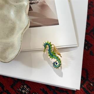 Yeşil Mineli Deniz Atı Broş