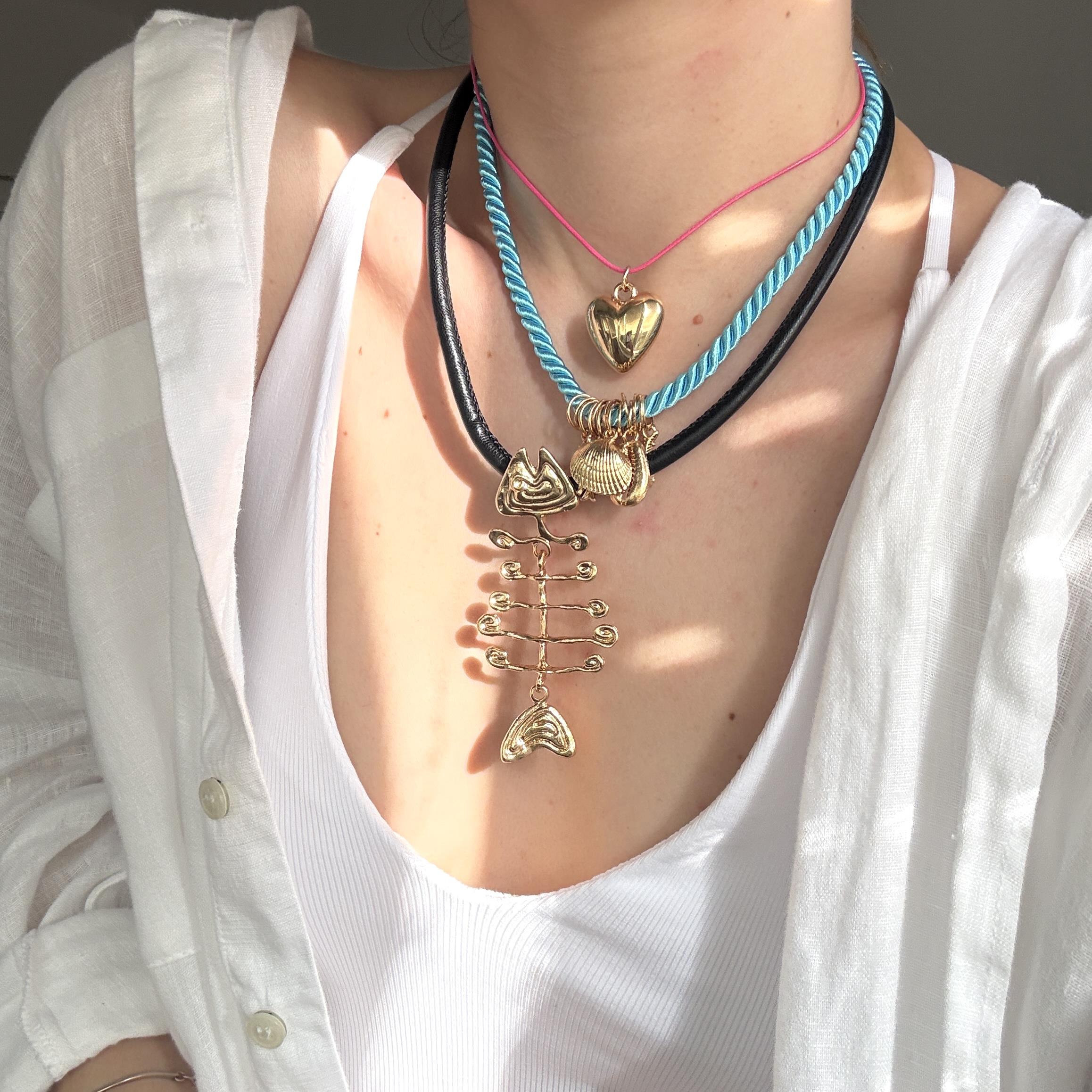 3lü Balık Charmlı Kolye