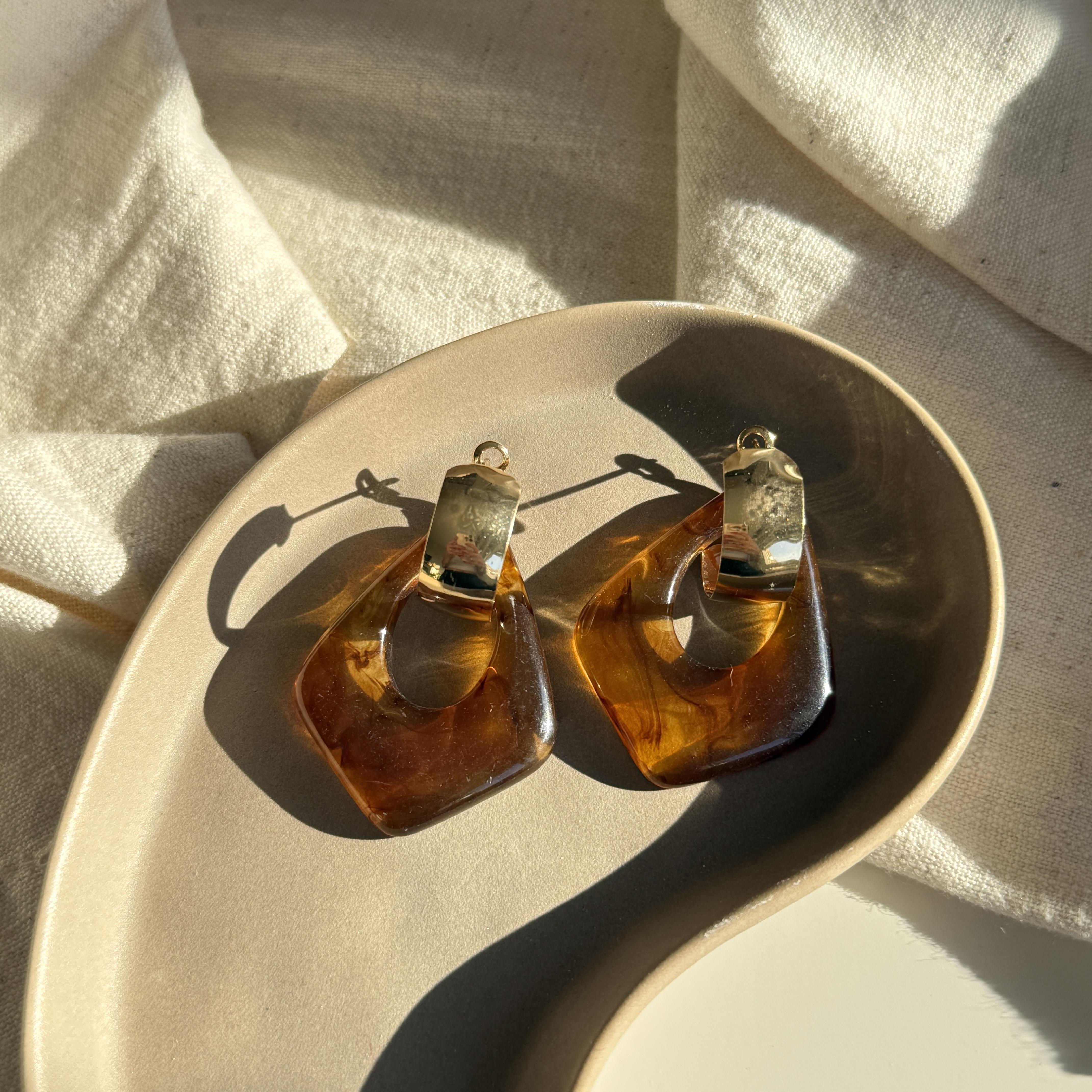 Asimetrik Akrilik Halka Kahve Küpe