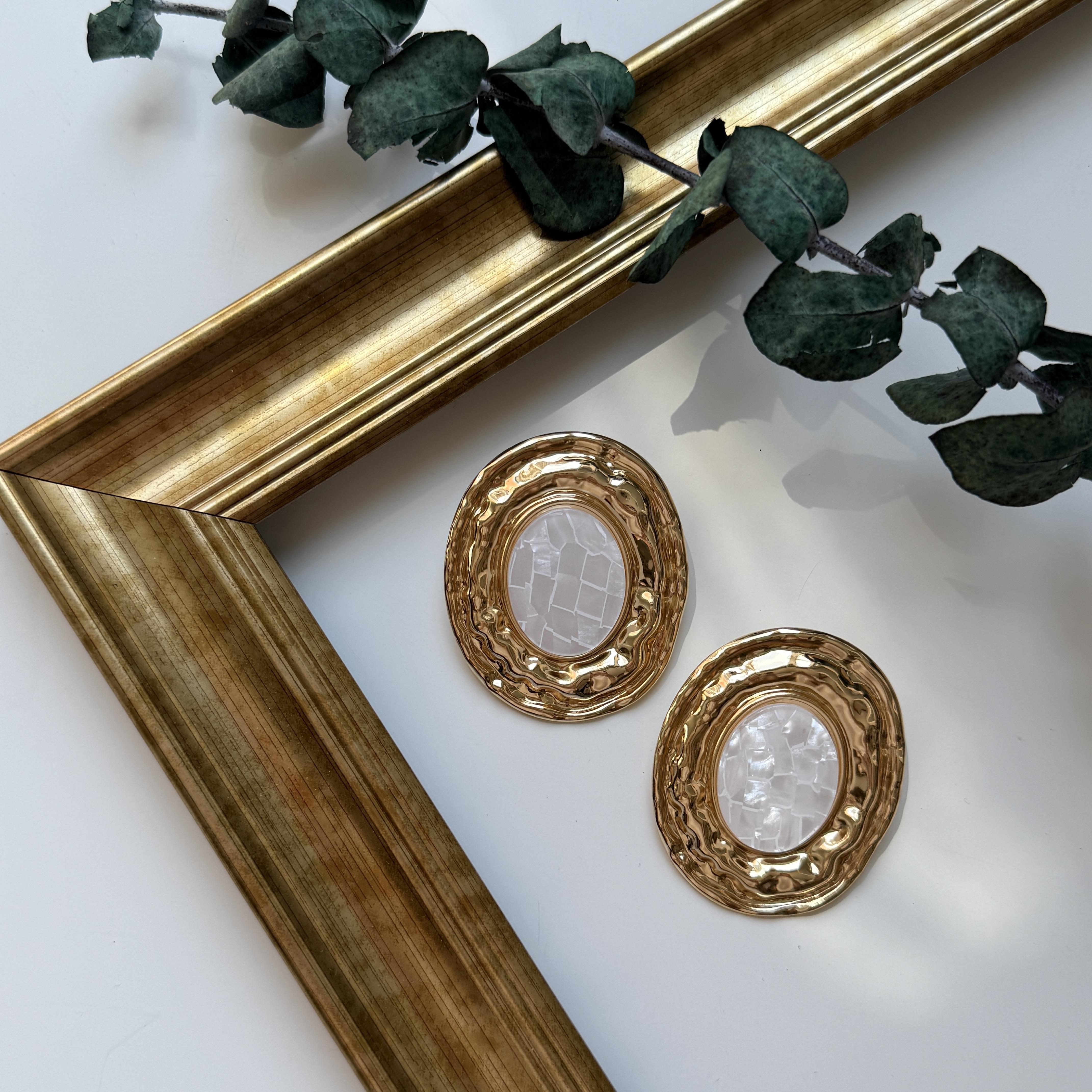 Beyaz Ezme Sedefli Oval Küpe