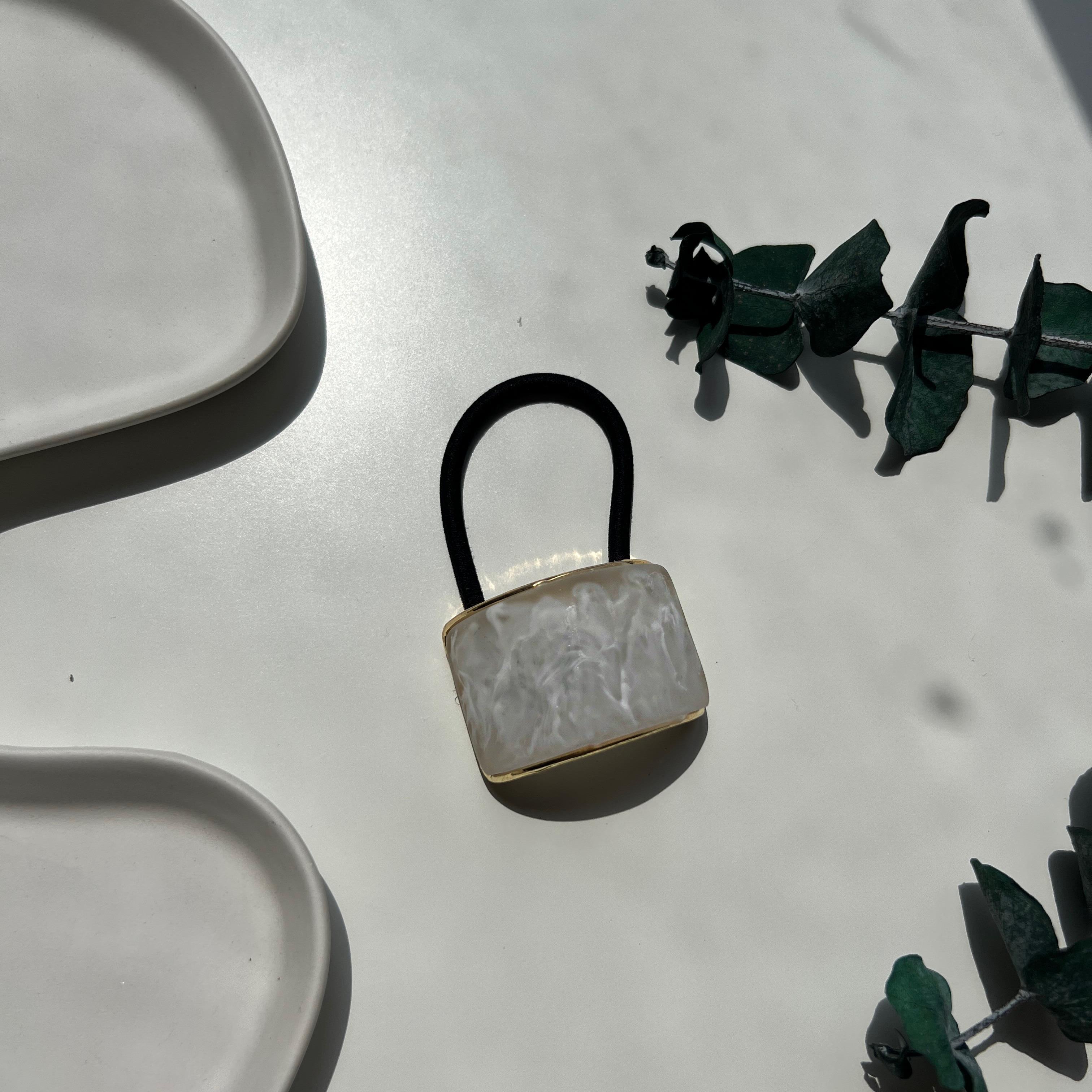 Beyaz Taşlı Lastik Toka