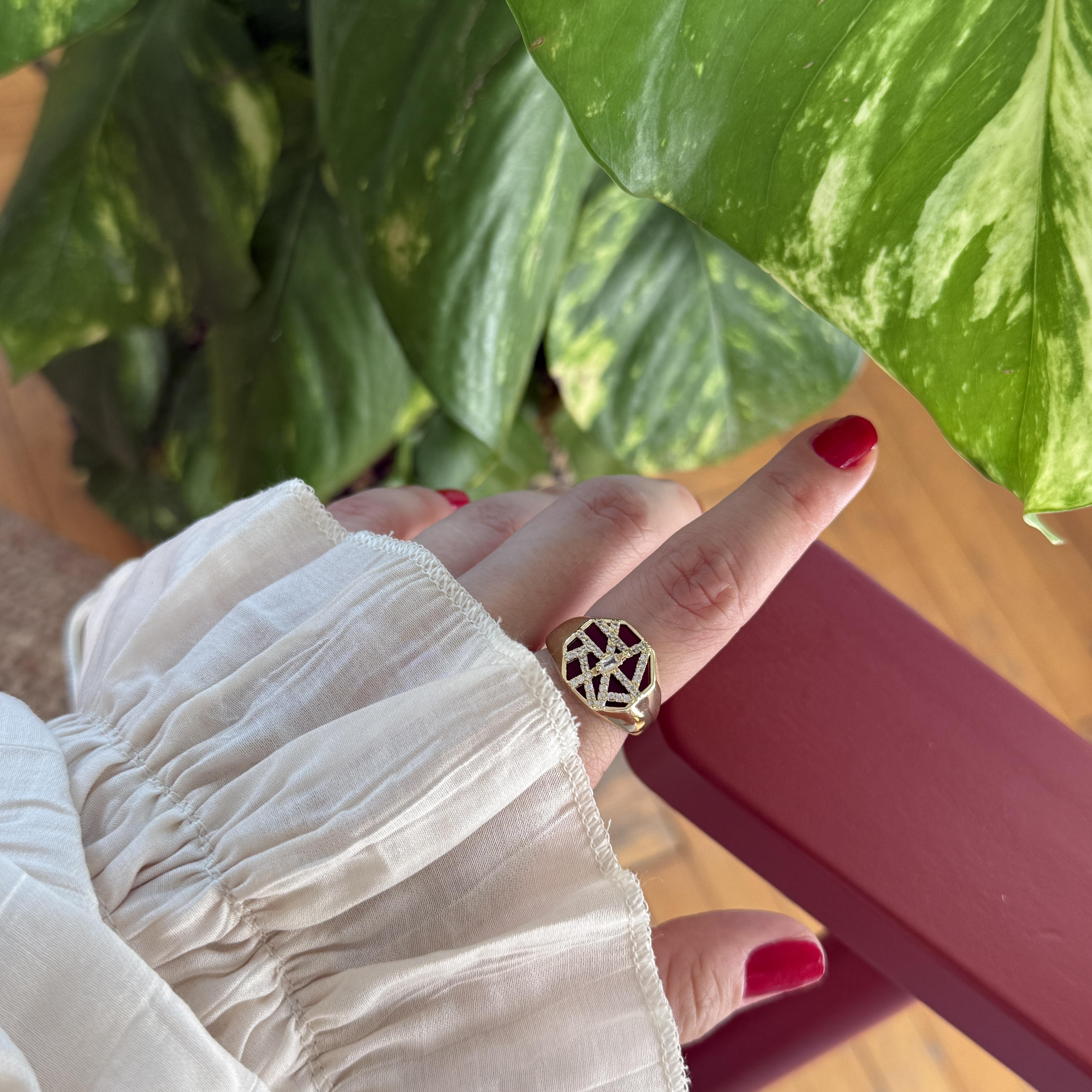 Bordo Mineli Altıgen Yüzük