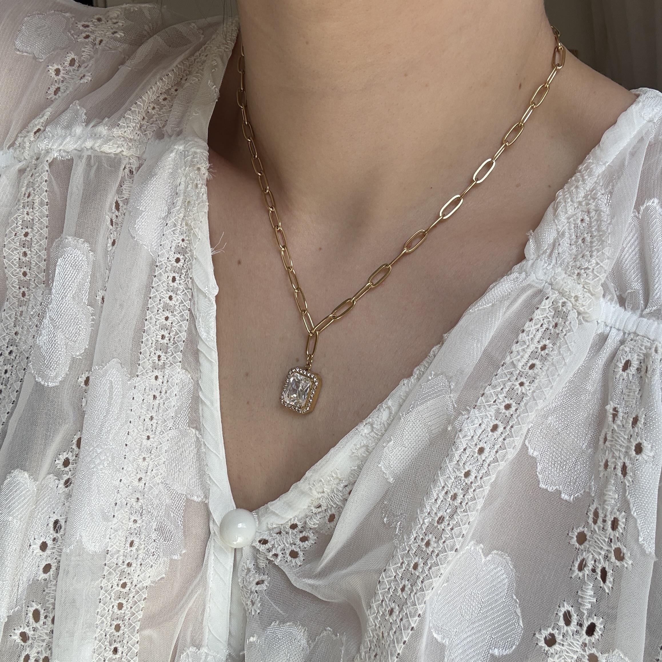 Çelik Baget Taşlı Kolye