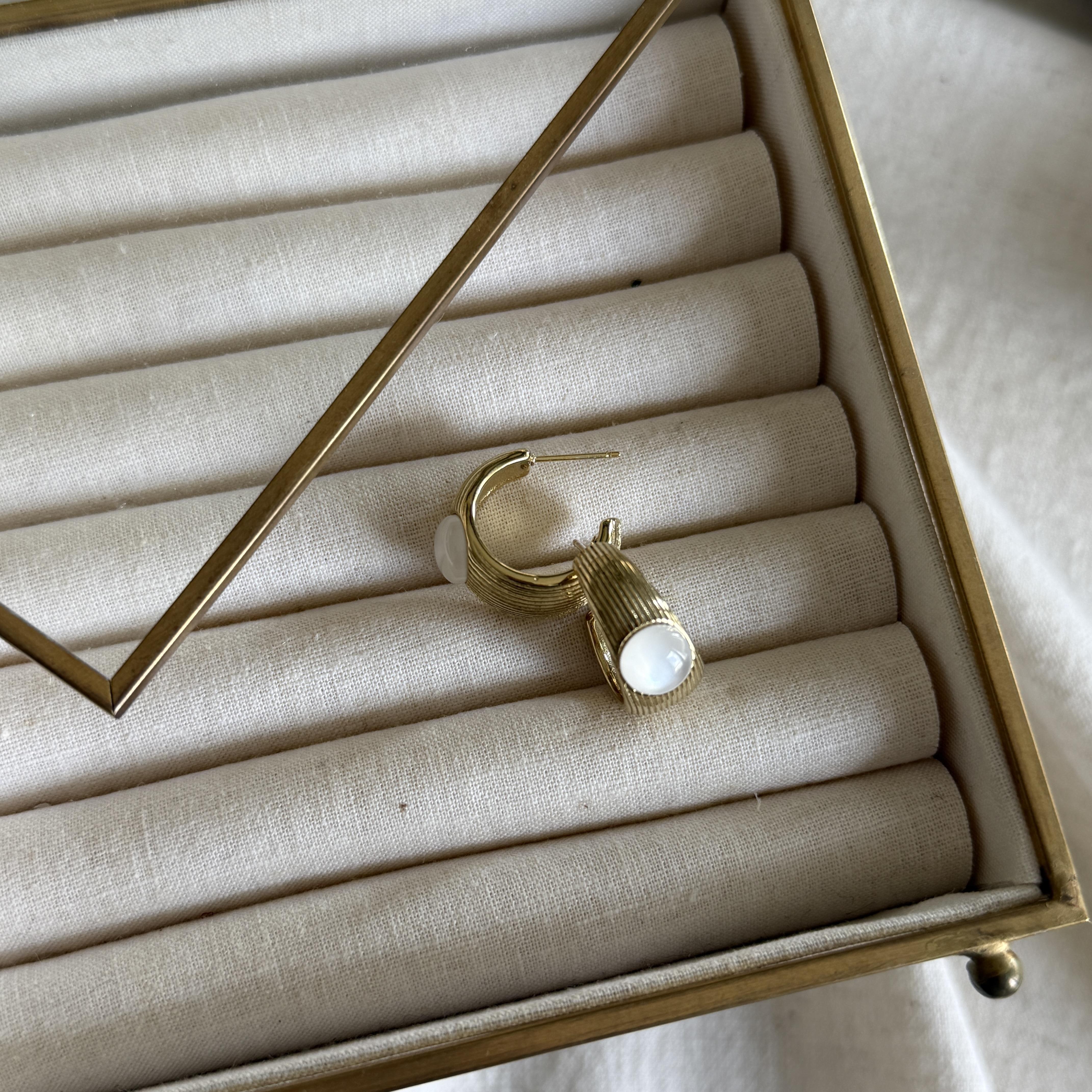 Çelik Beyaz Taşlı Halka Küpe