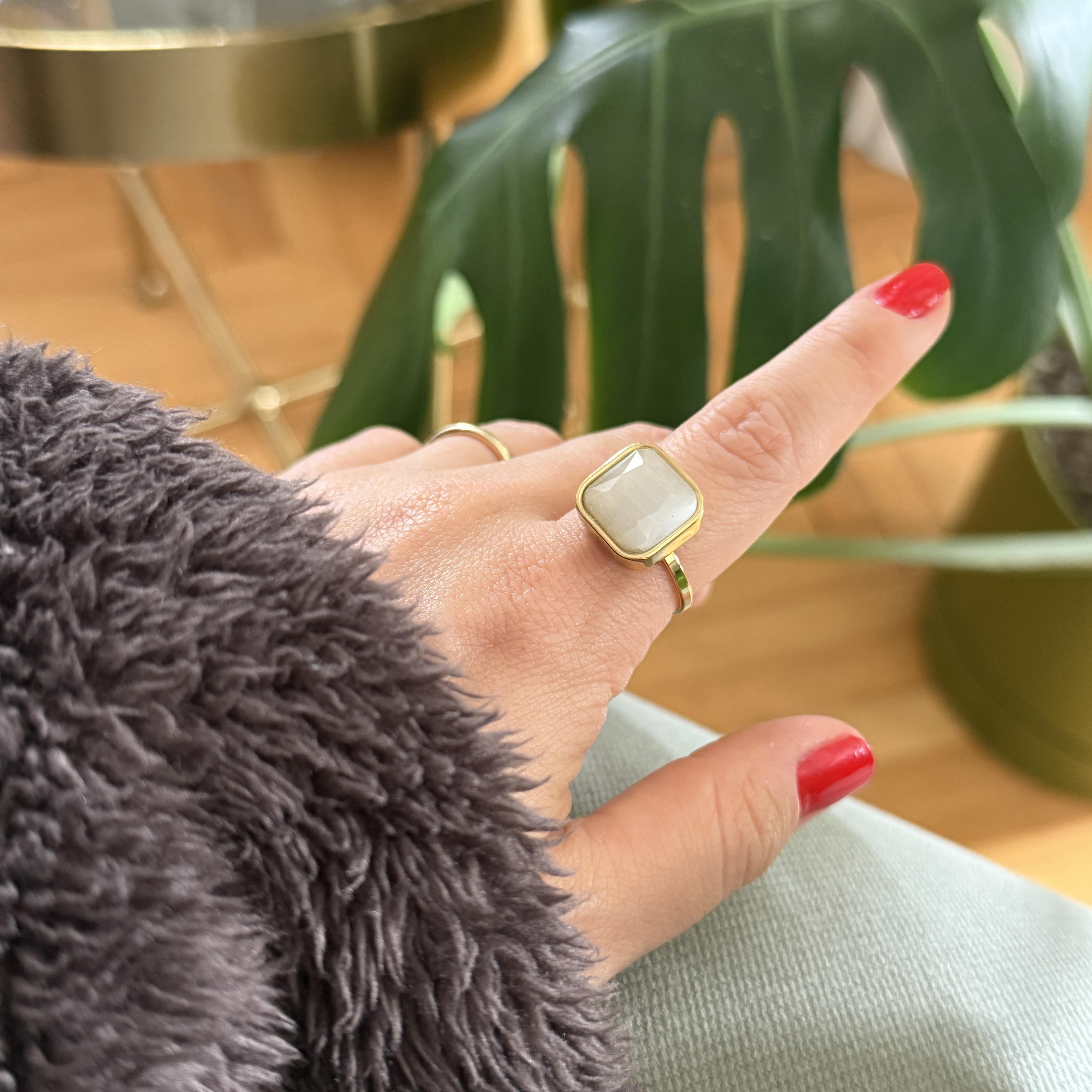 Çelik Beyaz Taşlı Yüzük