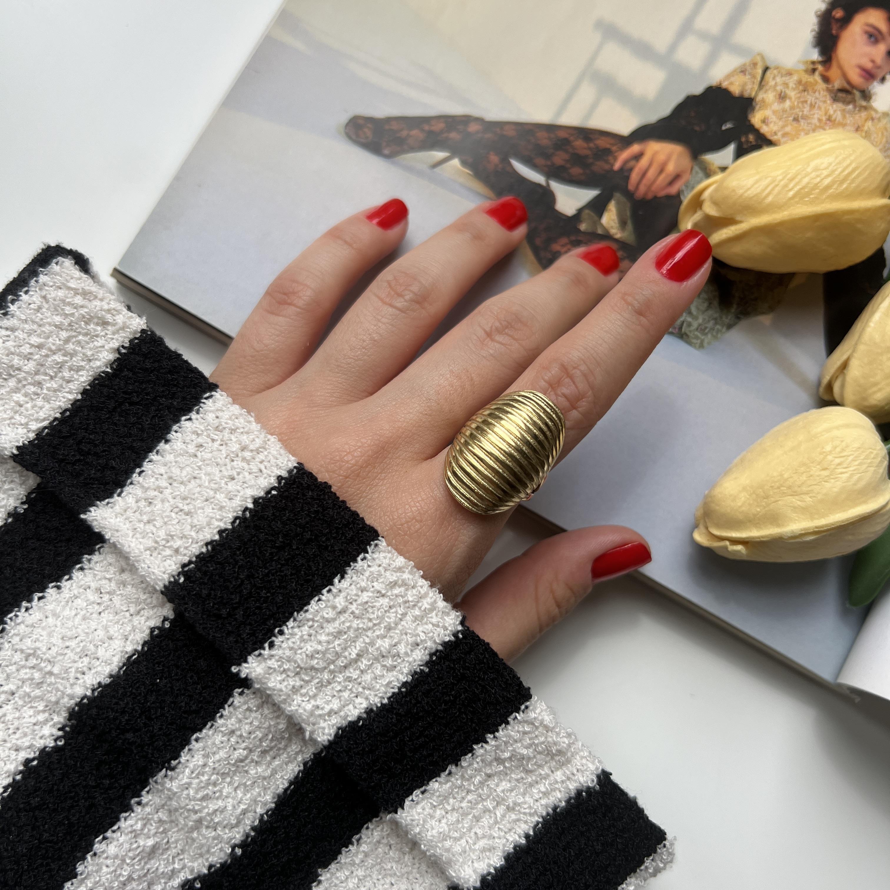 Çelik Çizgili Oval Yüzük