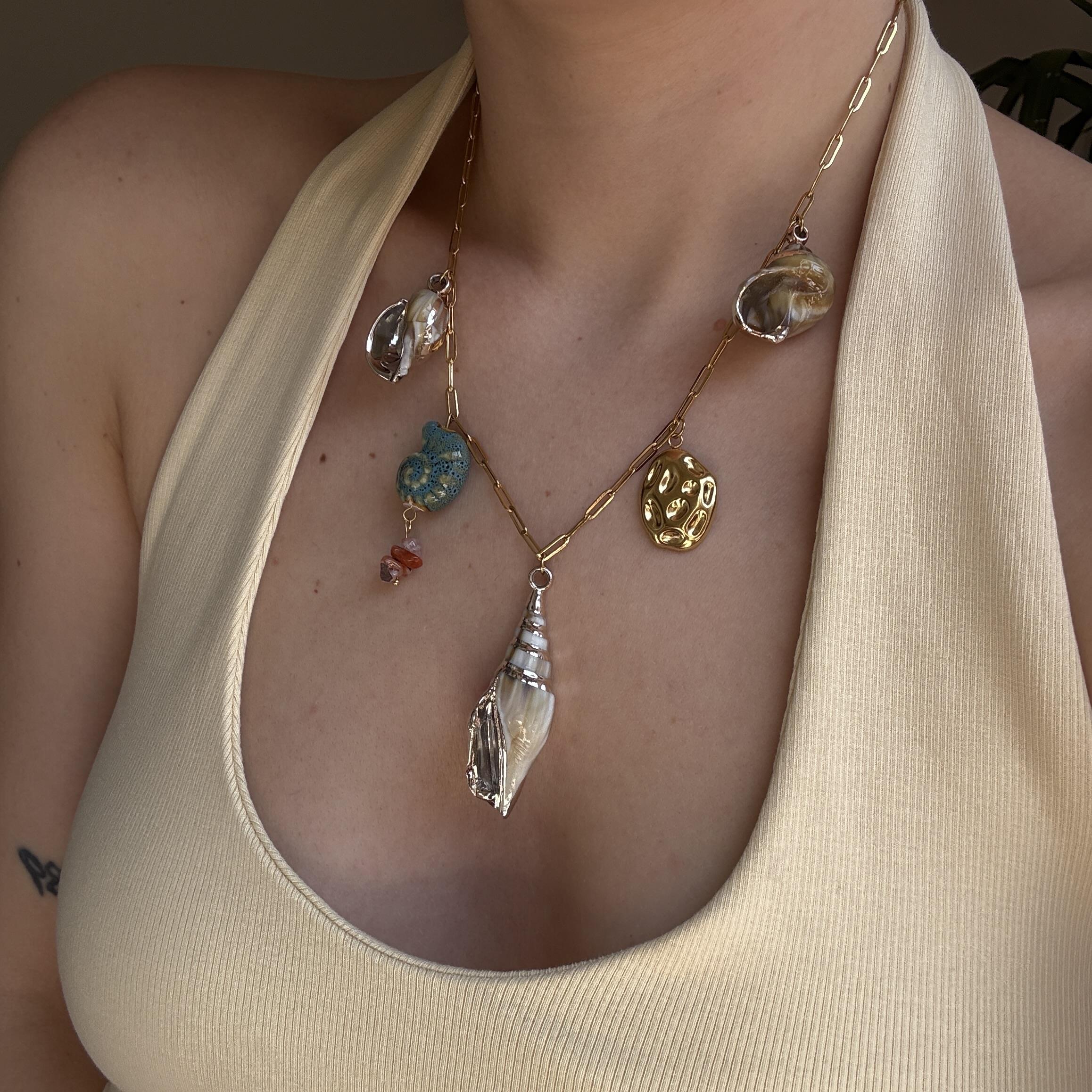 Çelik Deniz Kabuklu Charm Kolye