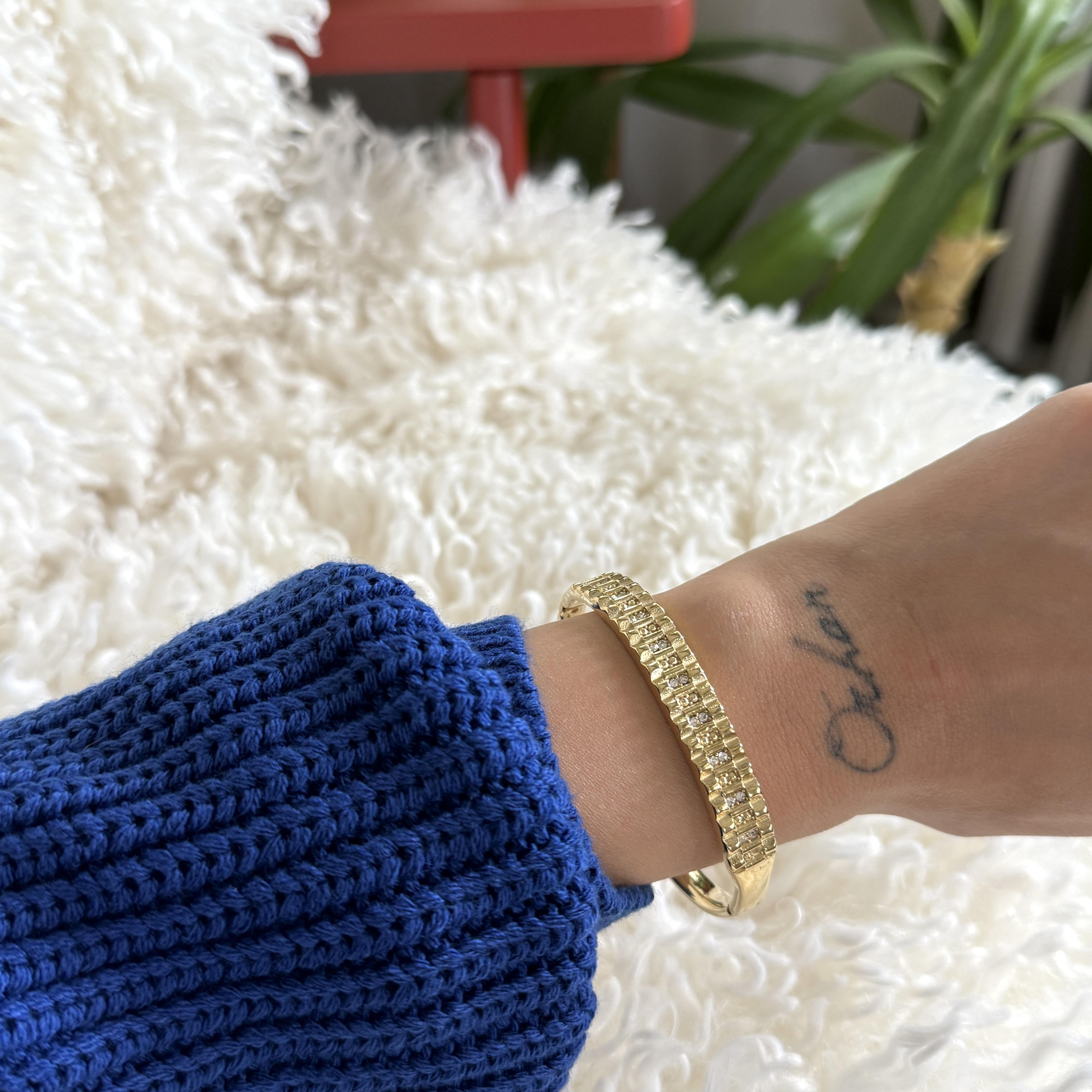 Çelik Dokulu Taşlı Kelepçe