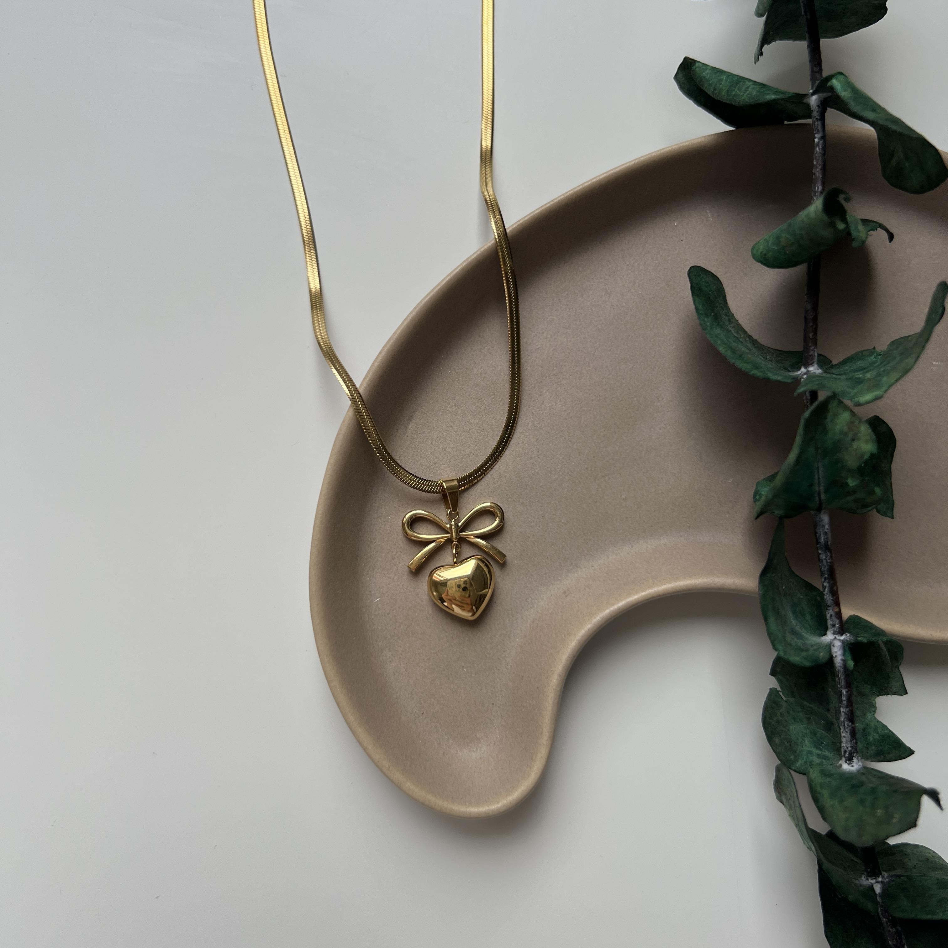 Çelik Fiyonk Kalp Kolye