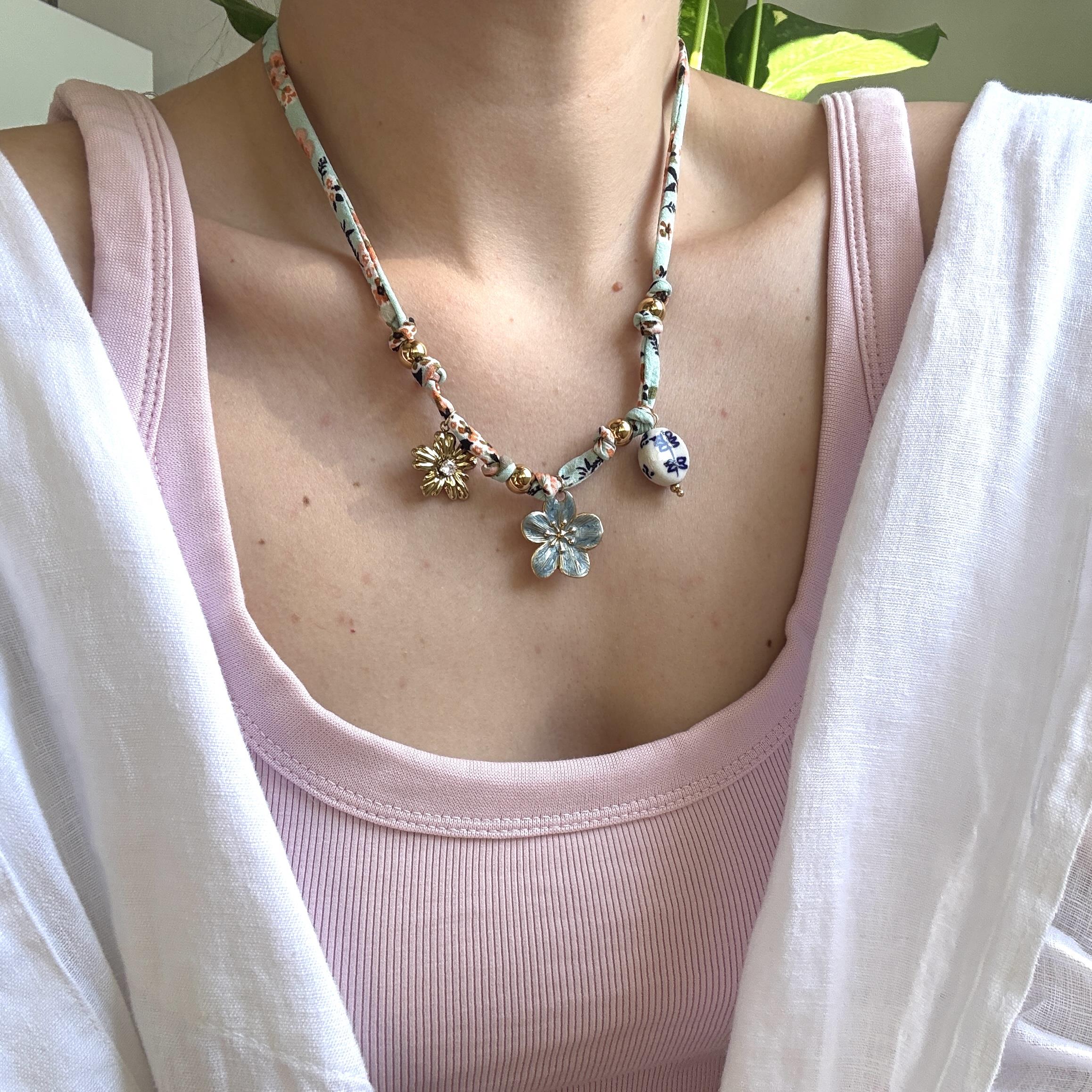 Çelik Fular Charmlı Kolye