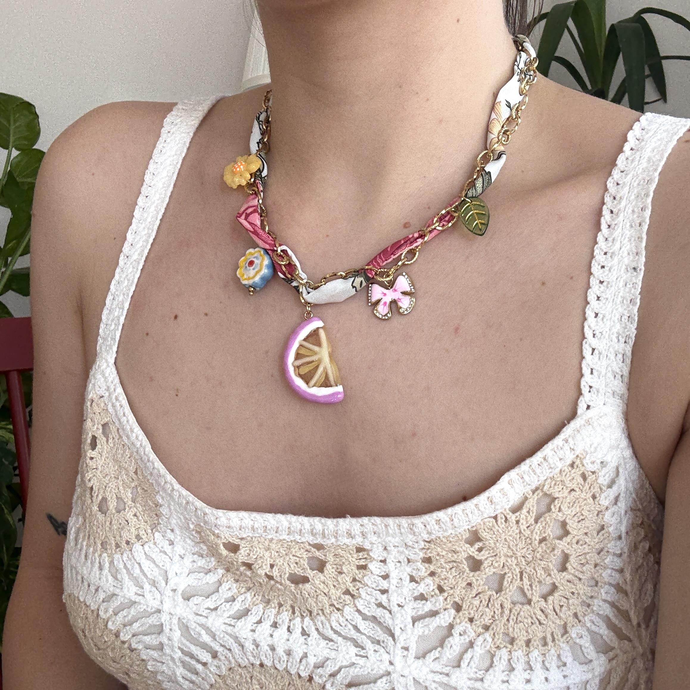 Çelik Fular Limon Charmlı Kolye