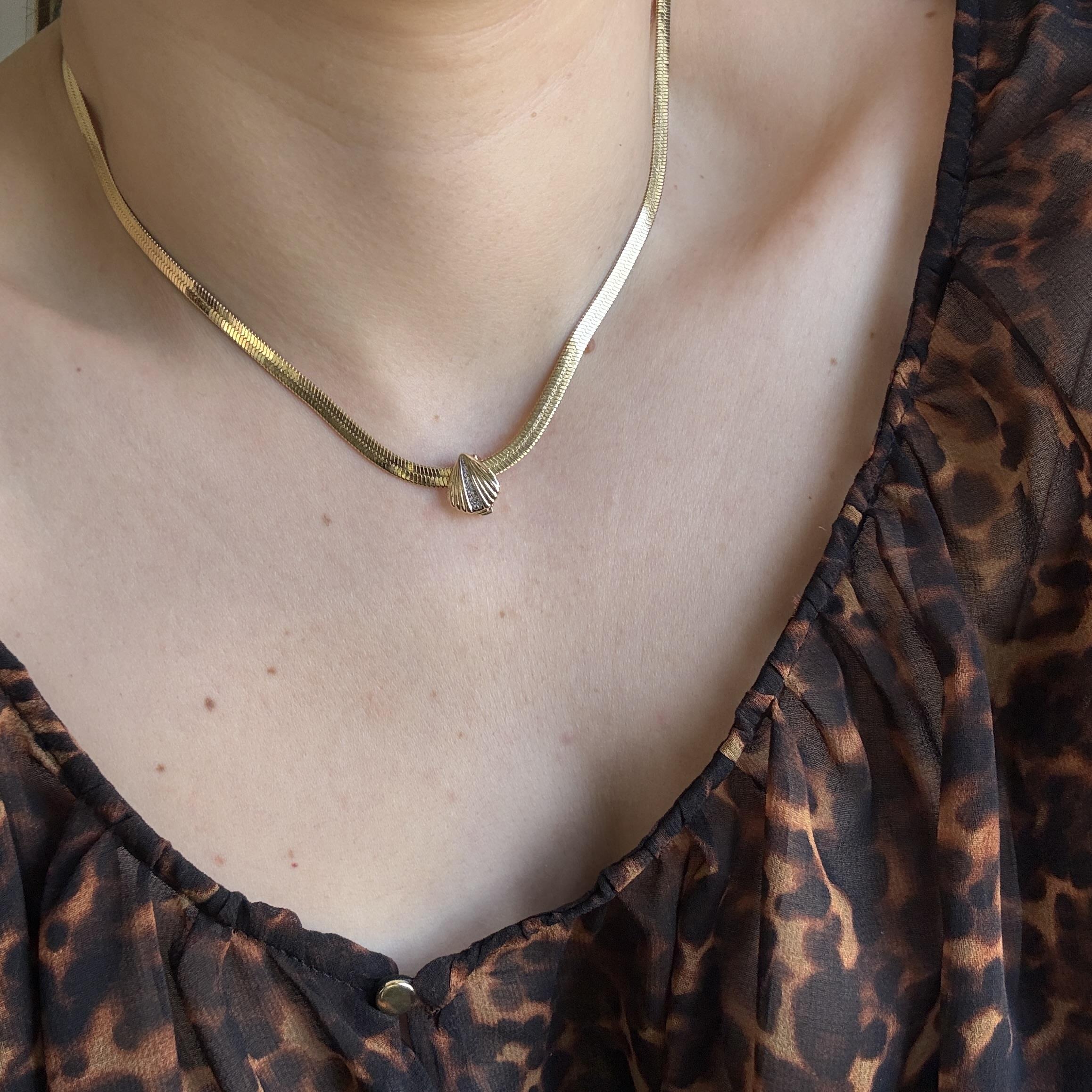 Çelik İtalyan Zinciri Taşlı Deniz Kabuğu Uçlu Detay Kolye