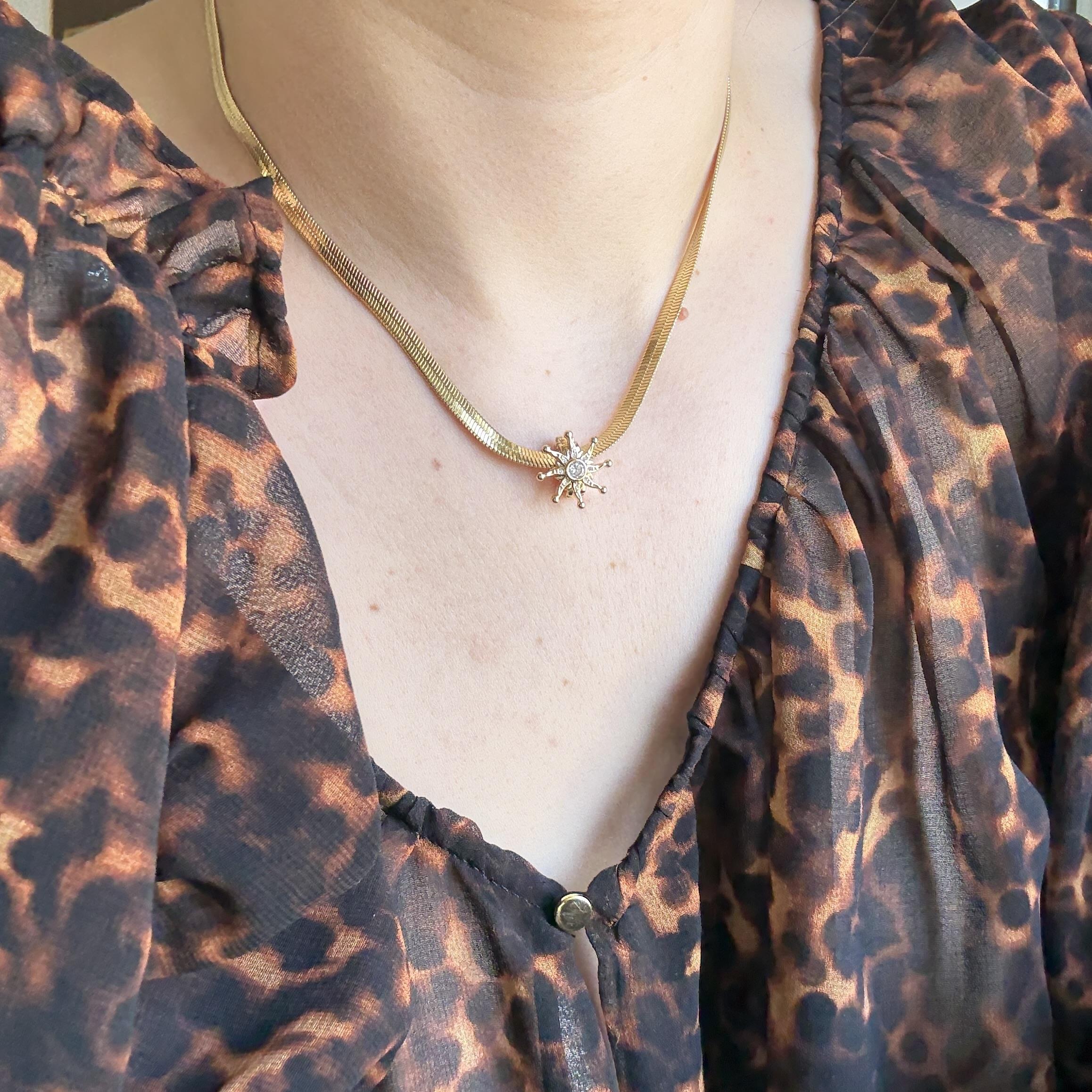 Çelik İtalyan Zinciri Taşlı Güneş Detay Kolye