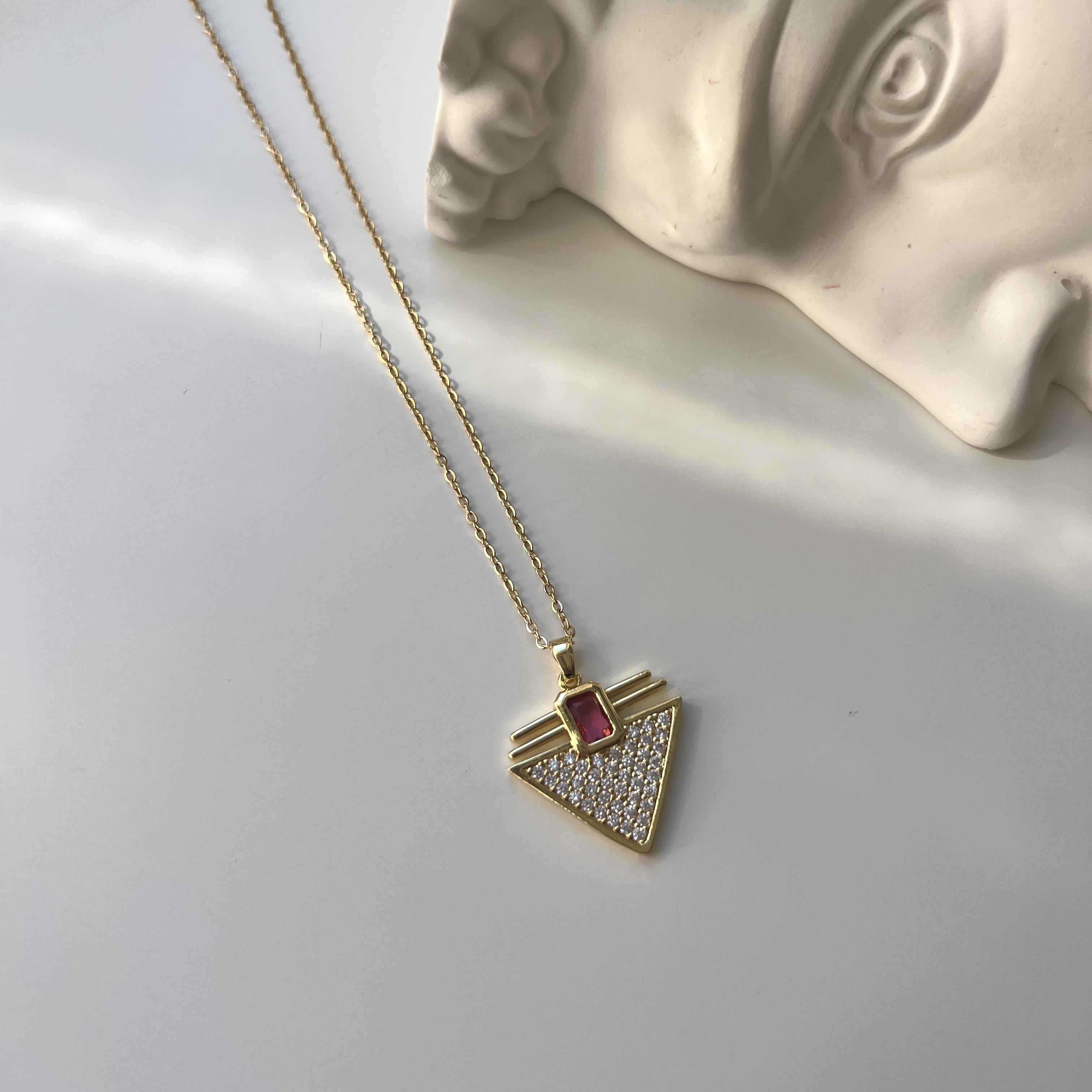 Çelik Kırmızı Taşlı Marka Kolye