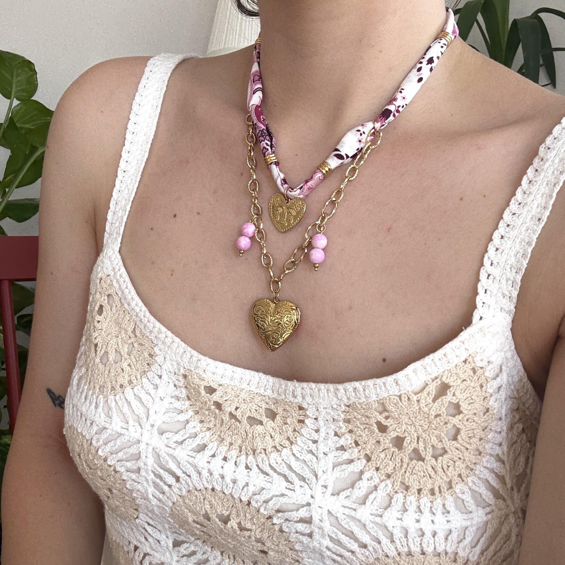 Çelik Pembe Fular Kalp Charmlı Kolye