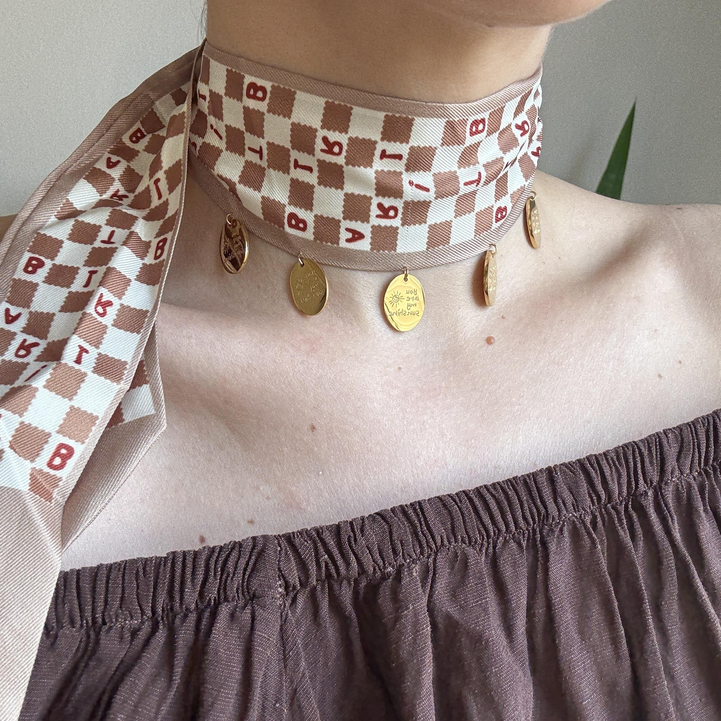 Çelik Sallantılı Fular Kolye