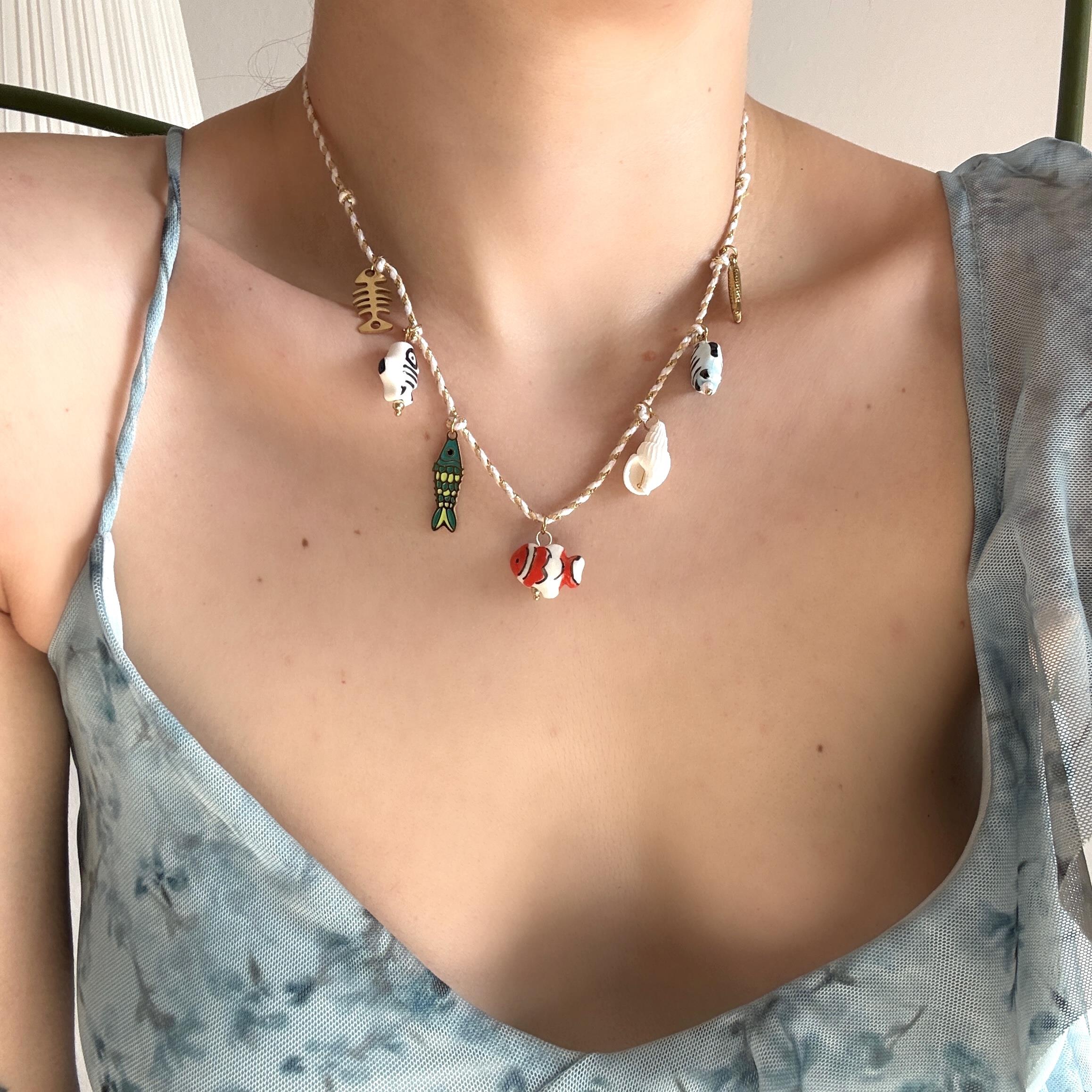 Çelik Seramik Balık Charmlı Kolye