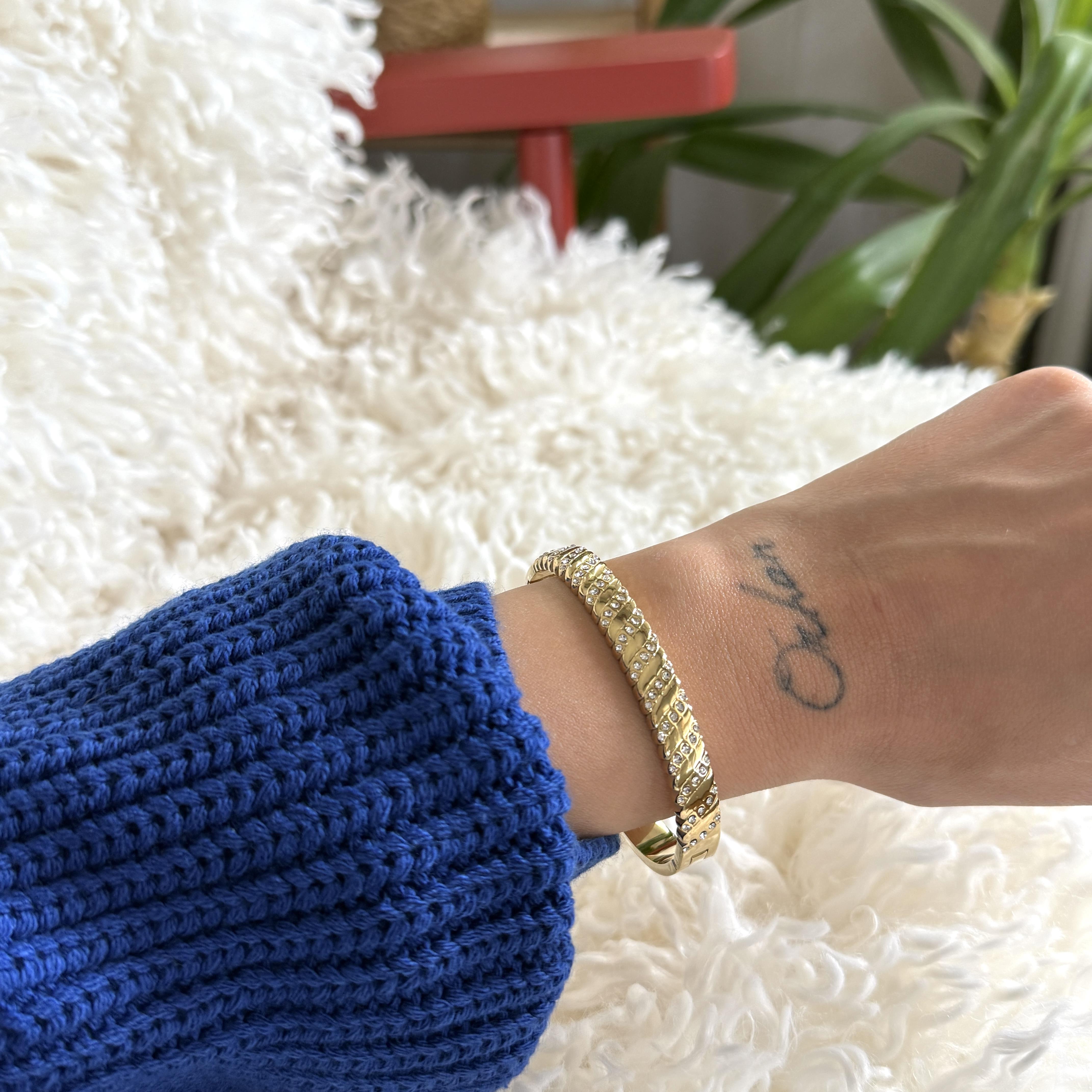 Çelik Sıralı Taşlı Kelepçe