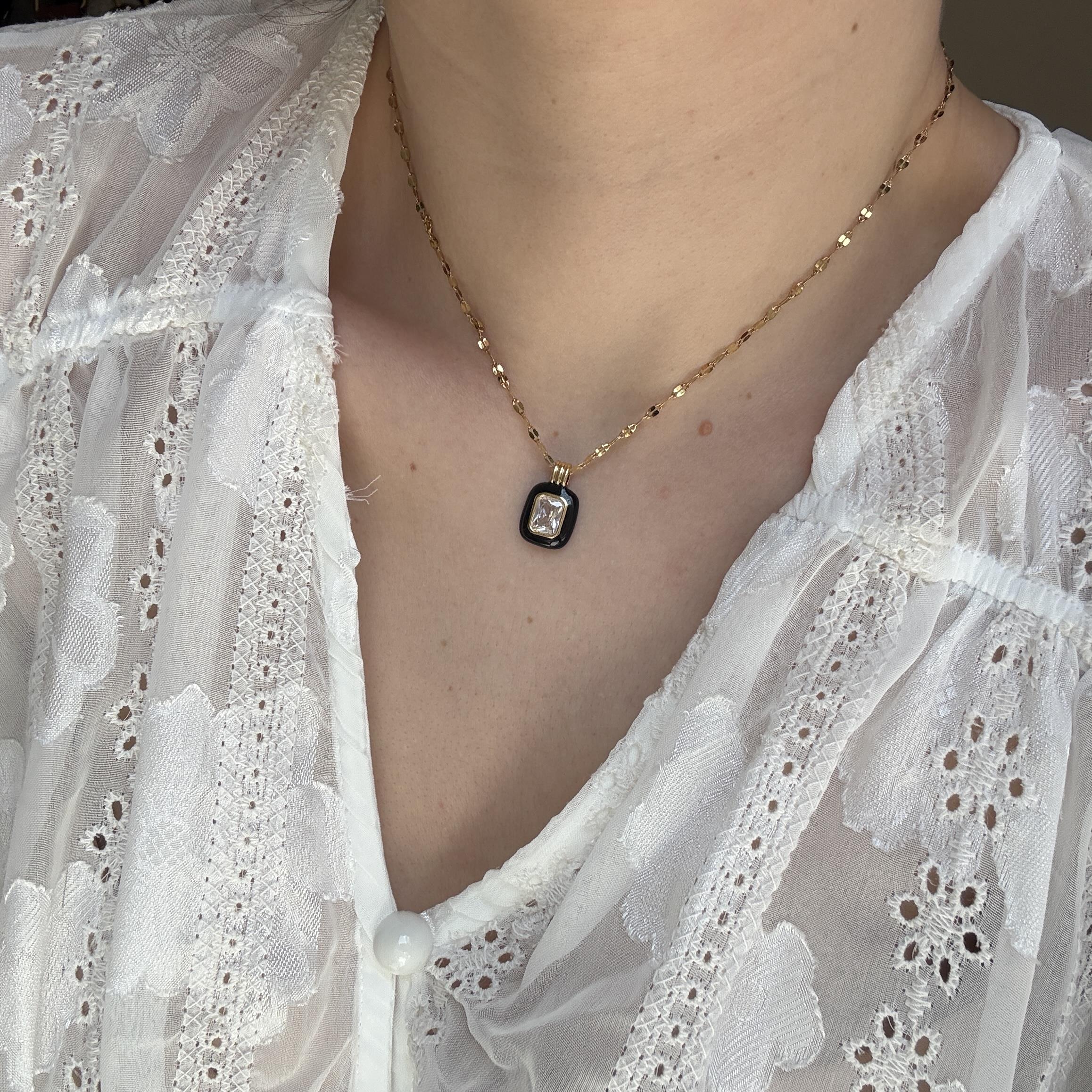 Çelik Siyah Mineli Baget Taşlı Kolye