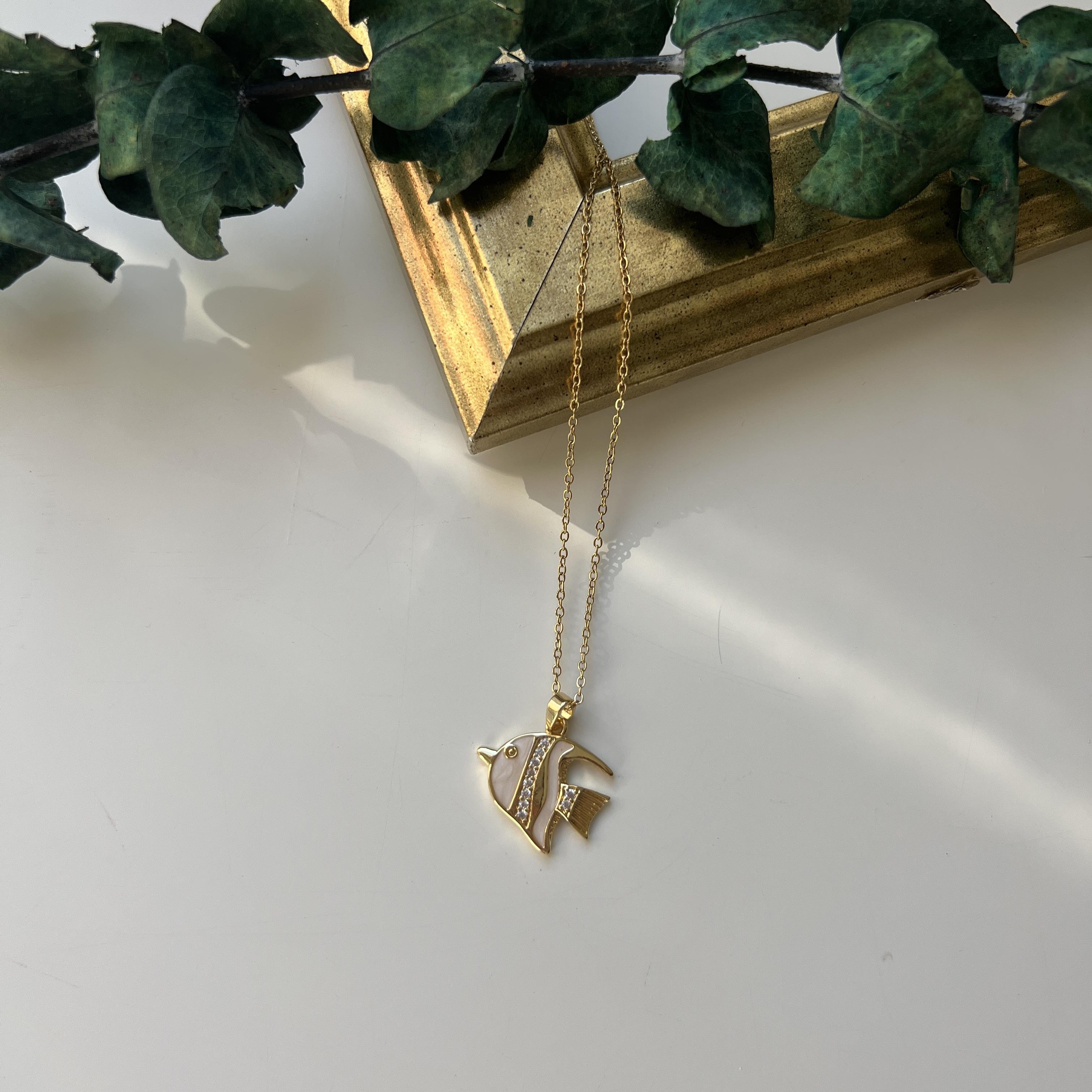 Çelik Taşlı Balık Kolye