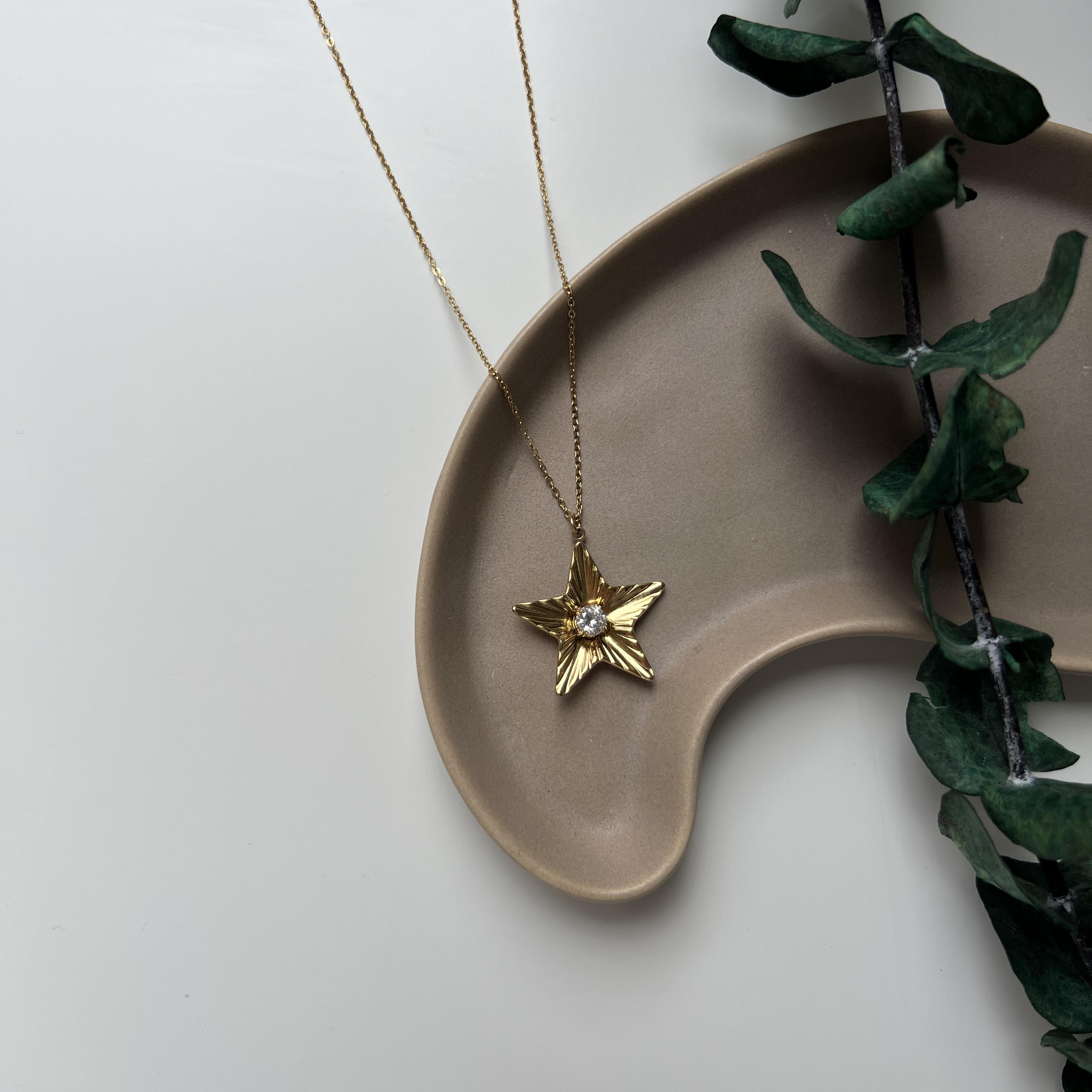 Çelik Taşlı Yıldız Kolye