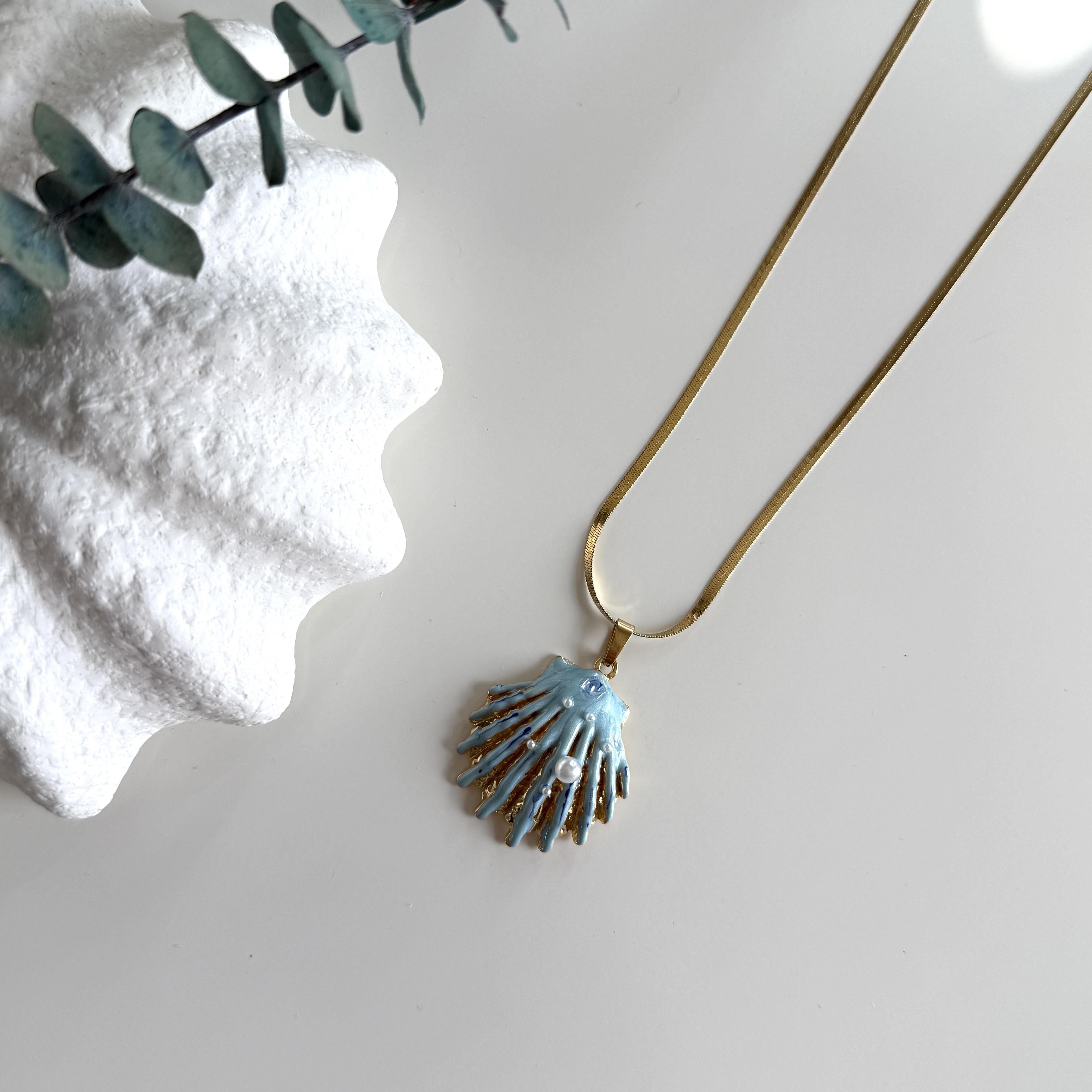 Çelik Turkuaz Mineli İncili Deniz Kabuğu Kolye