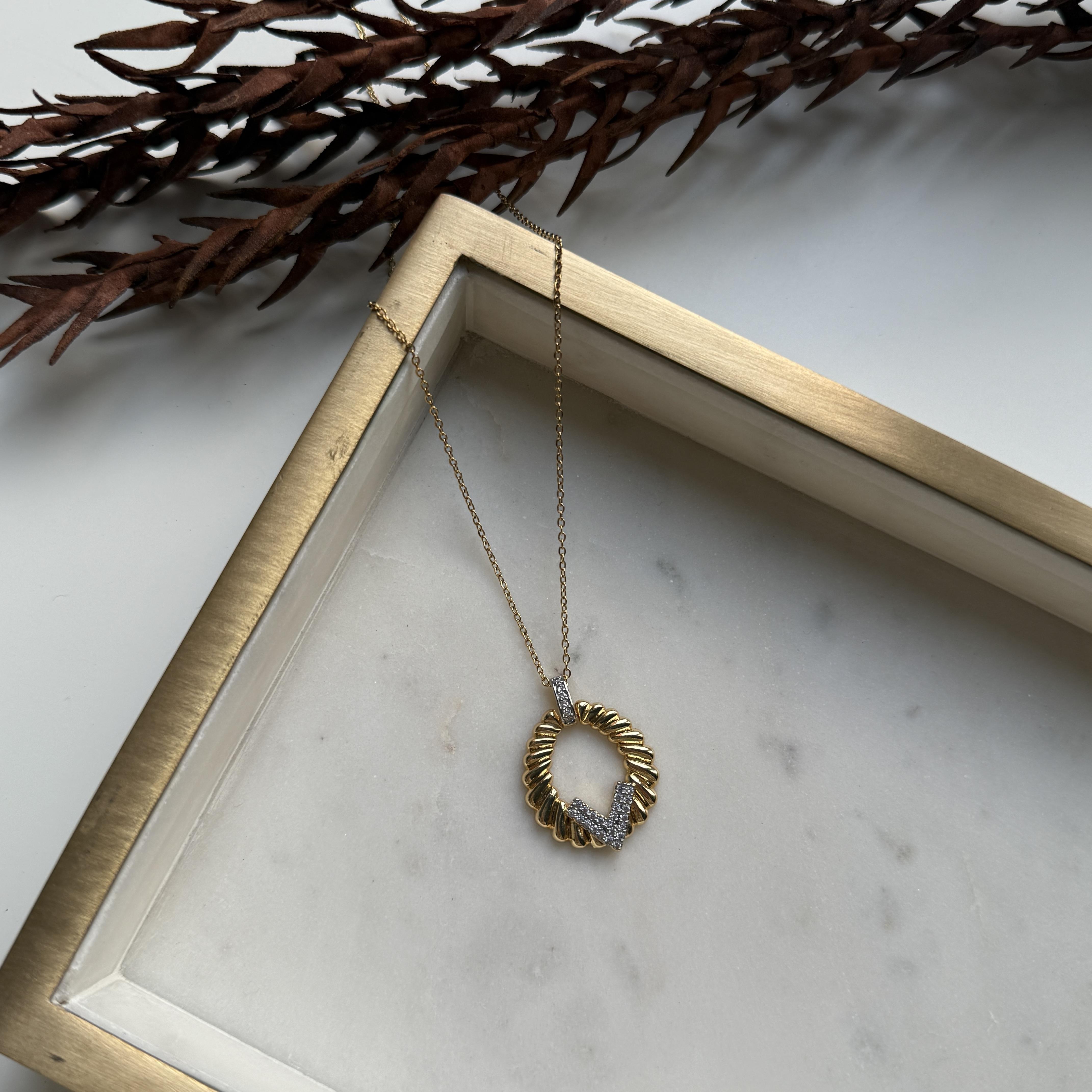 Çelik Vintage Marka Kolye