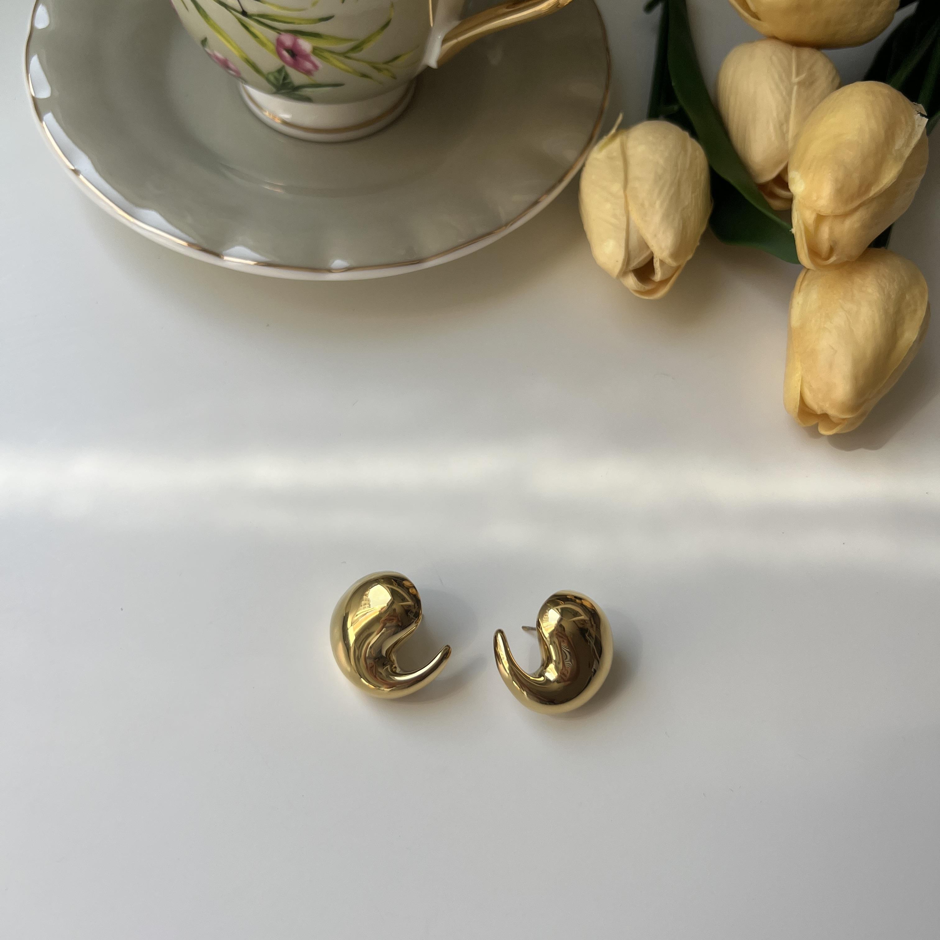 Çelik Virgül Küpe