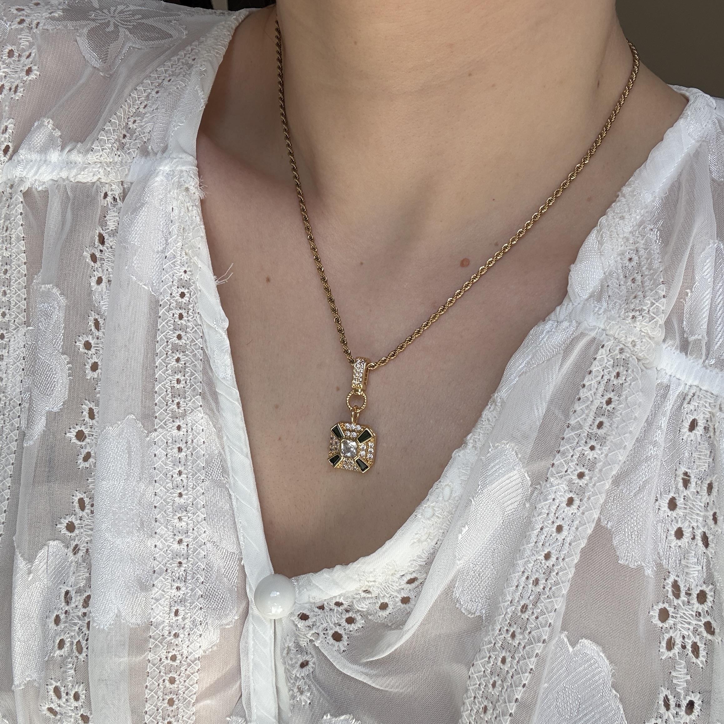 Çelik Yeşil Baget Taşlı Kolye