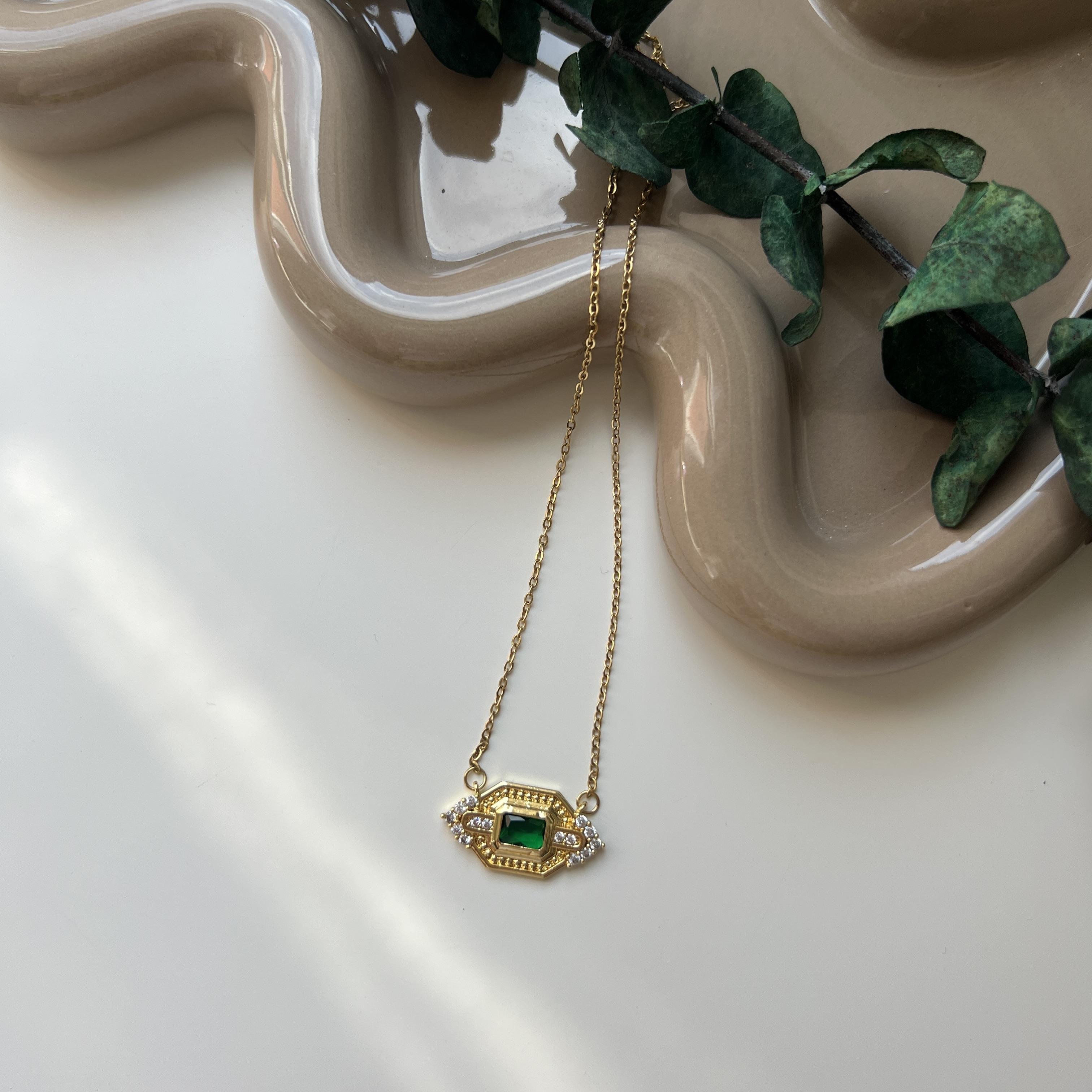 Çelik Yeşil Taşlı Marka Kolye