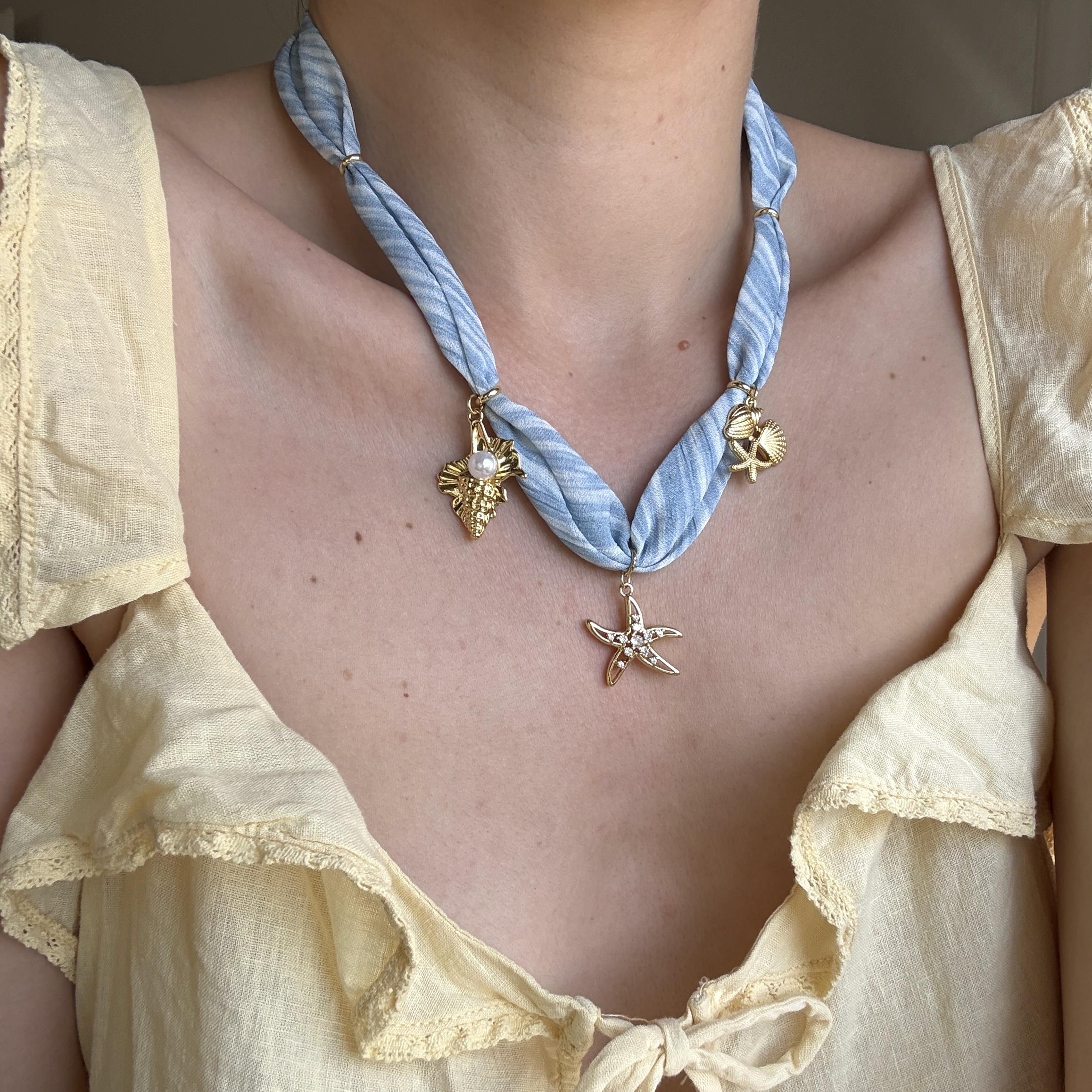 Deniz Charmlı Fular Kolye