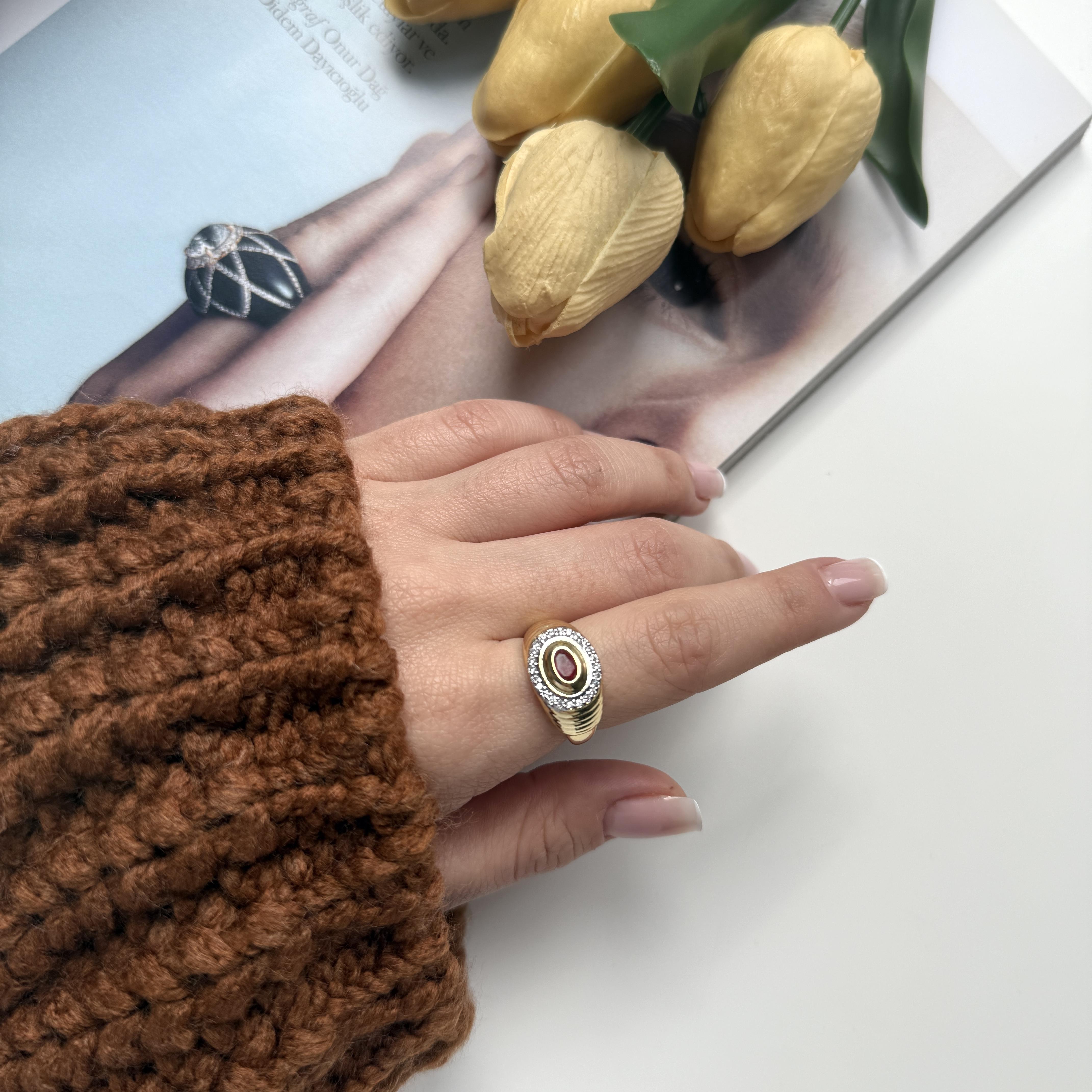 Fuşya Taşlı Oval Yüzük