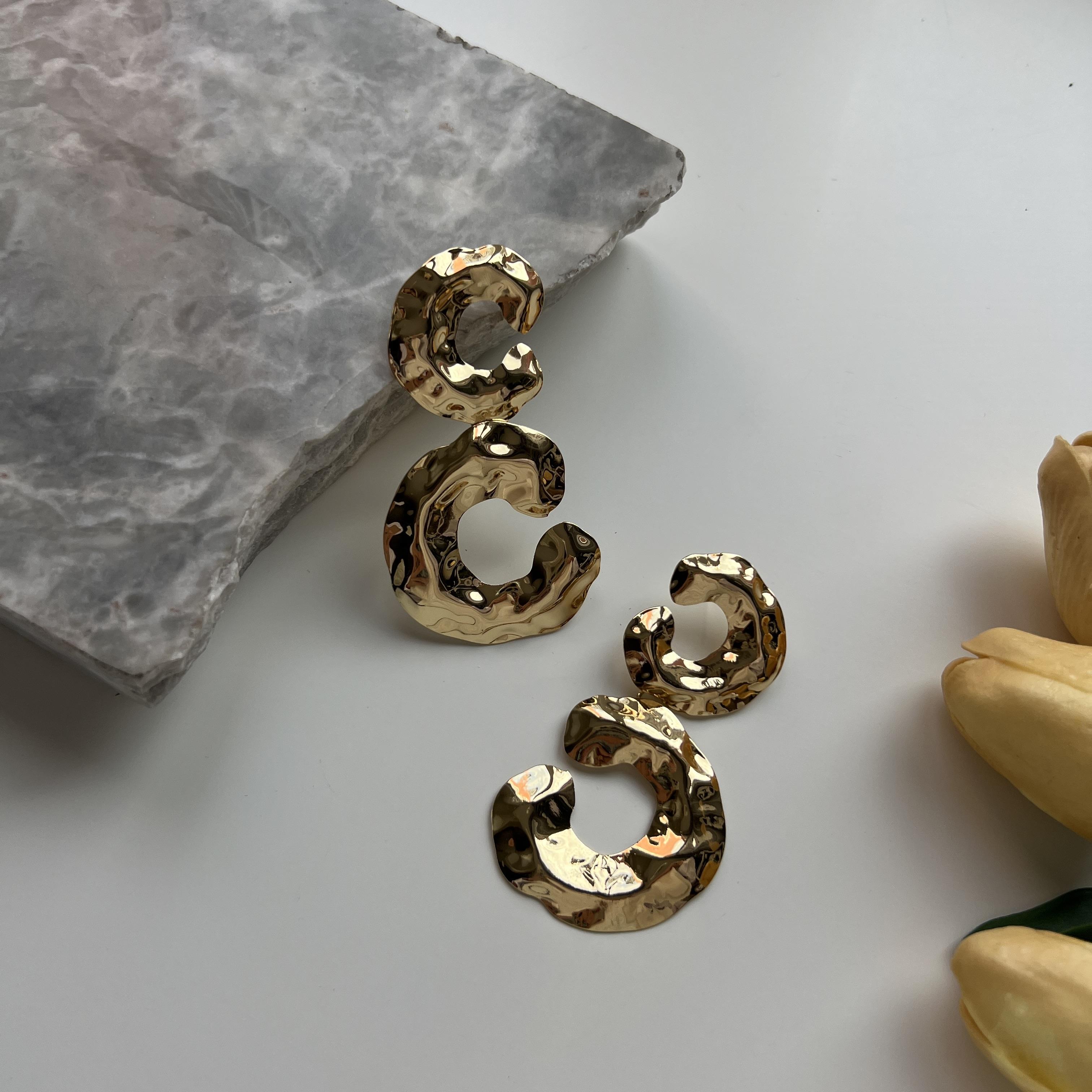 Gold Asimetrik Ezme Küpe