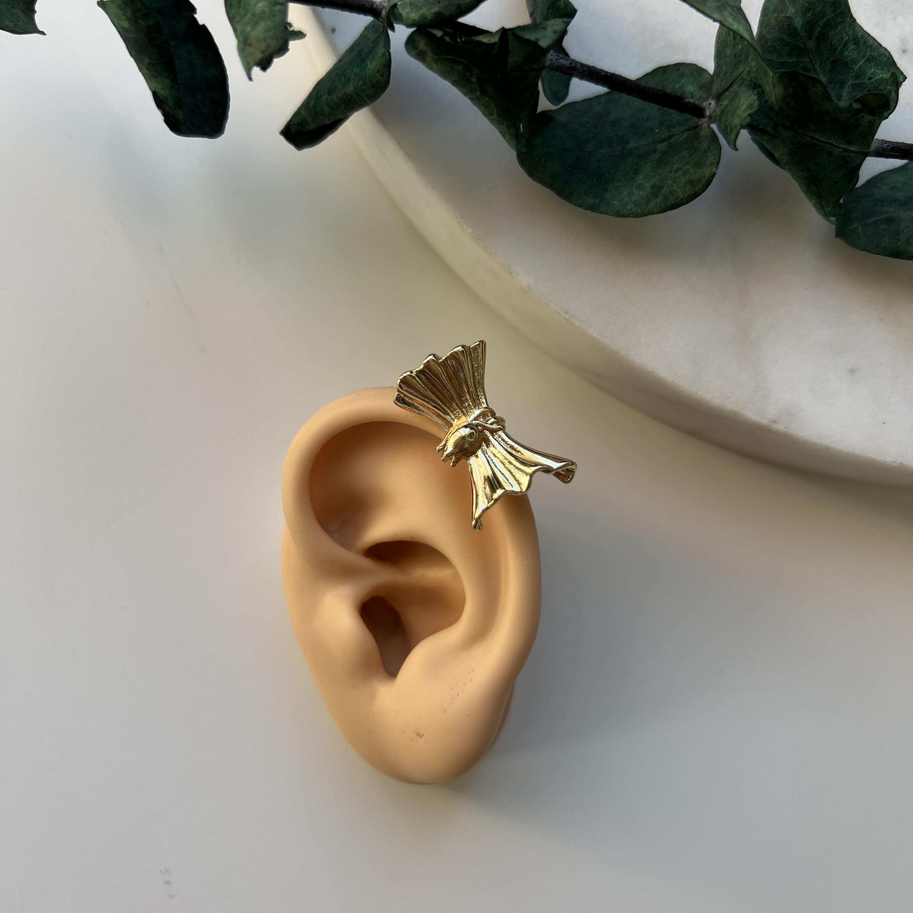 Gold Buket Earcuff